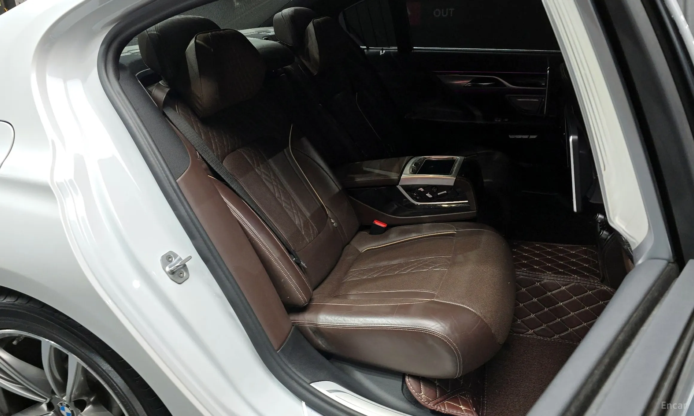 BMW 7 Series (G11) превью 12