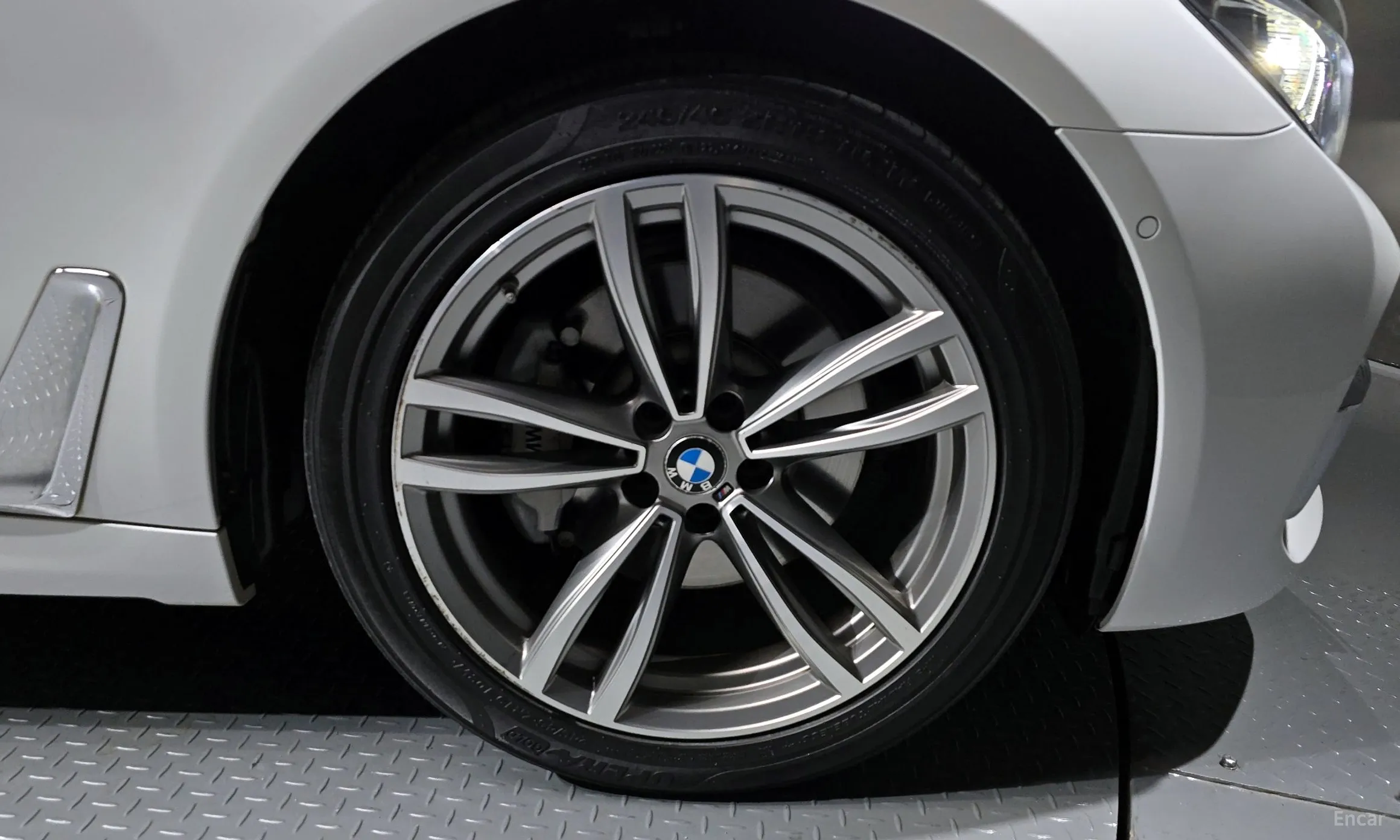 BMW 7 Series (G11) превью 5