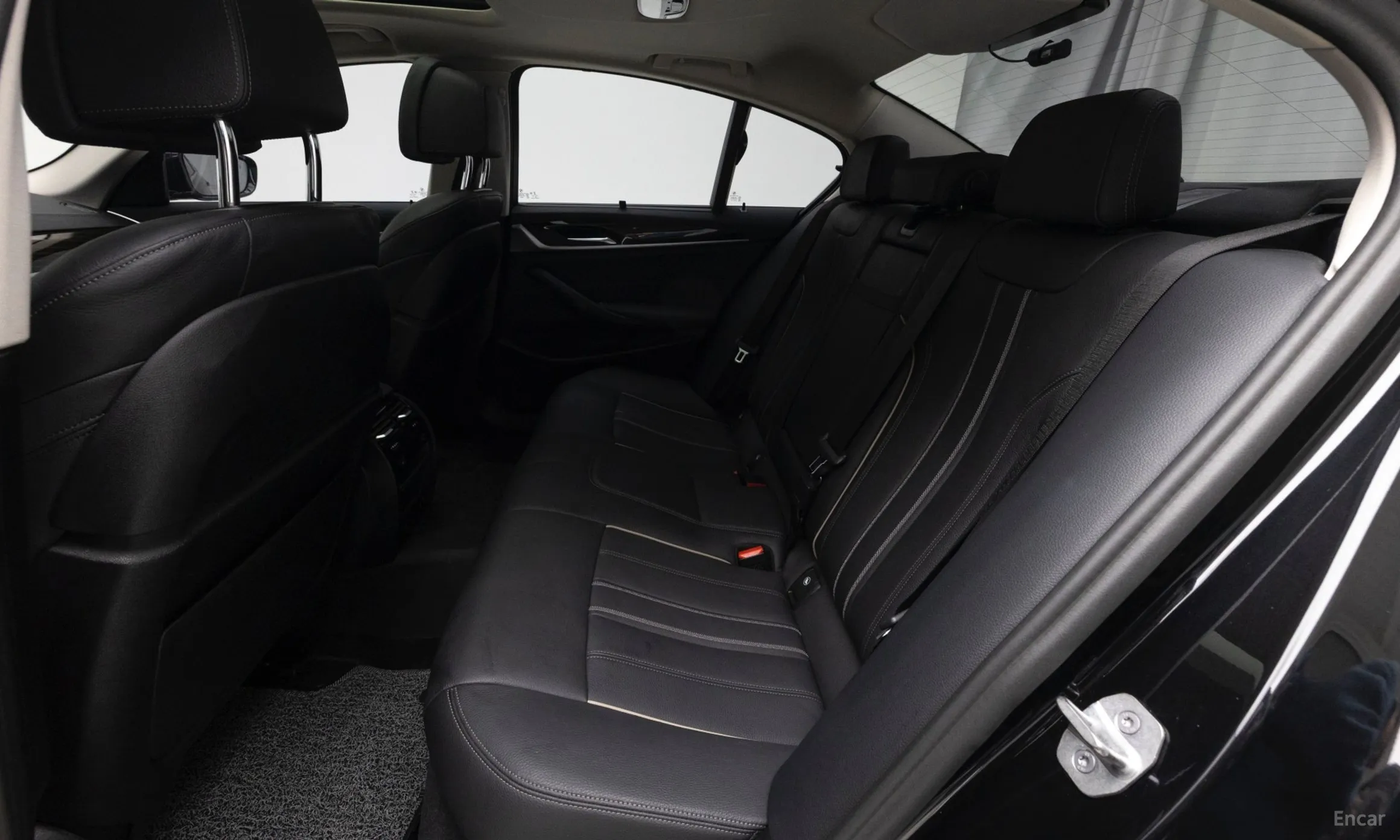 BMW 5 Series (G30) превью 11