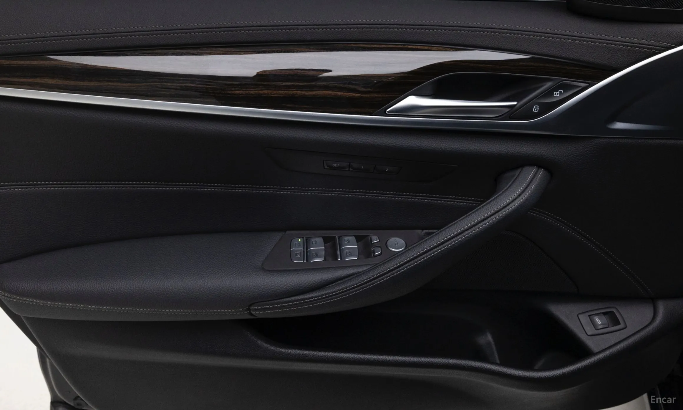 BMW 5 Series (G30) превью 12