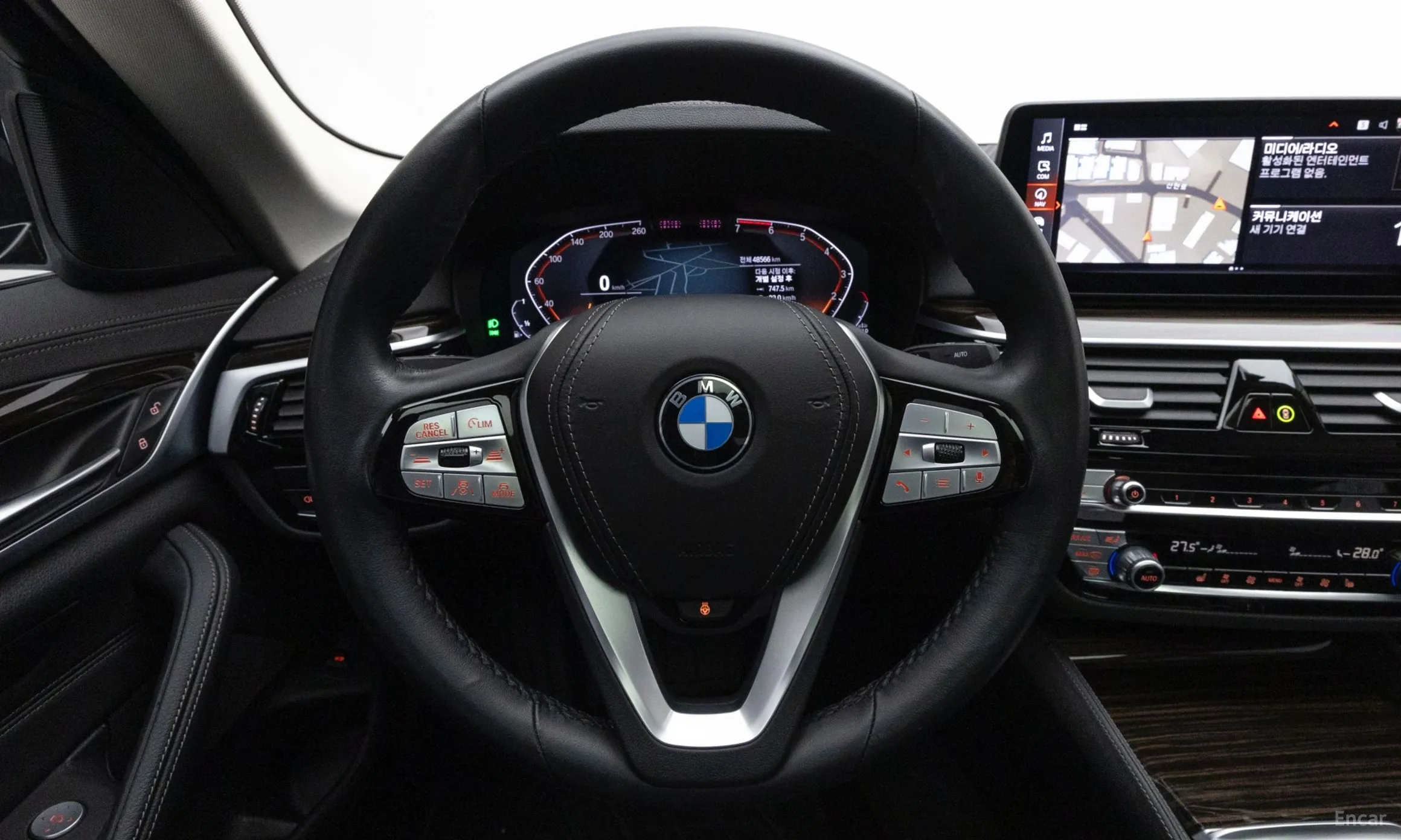 BMW 5 Series (G30) превью 14