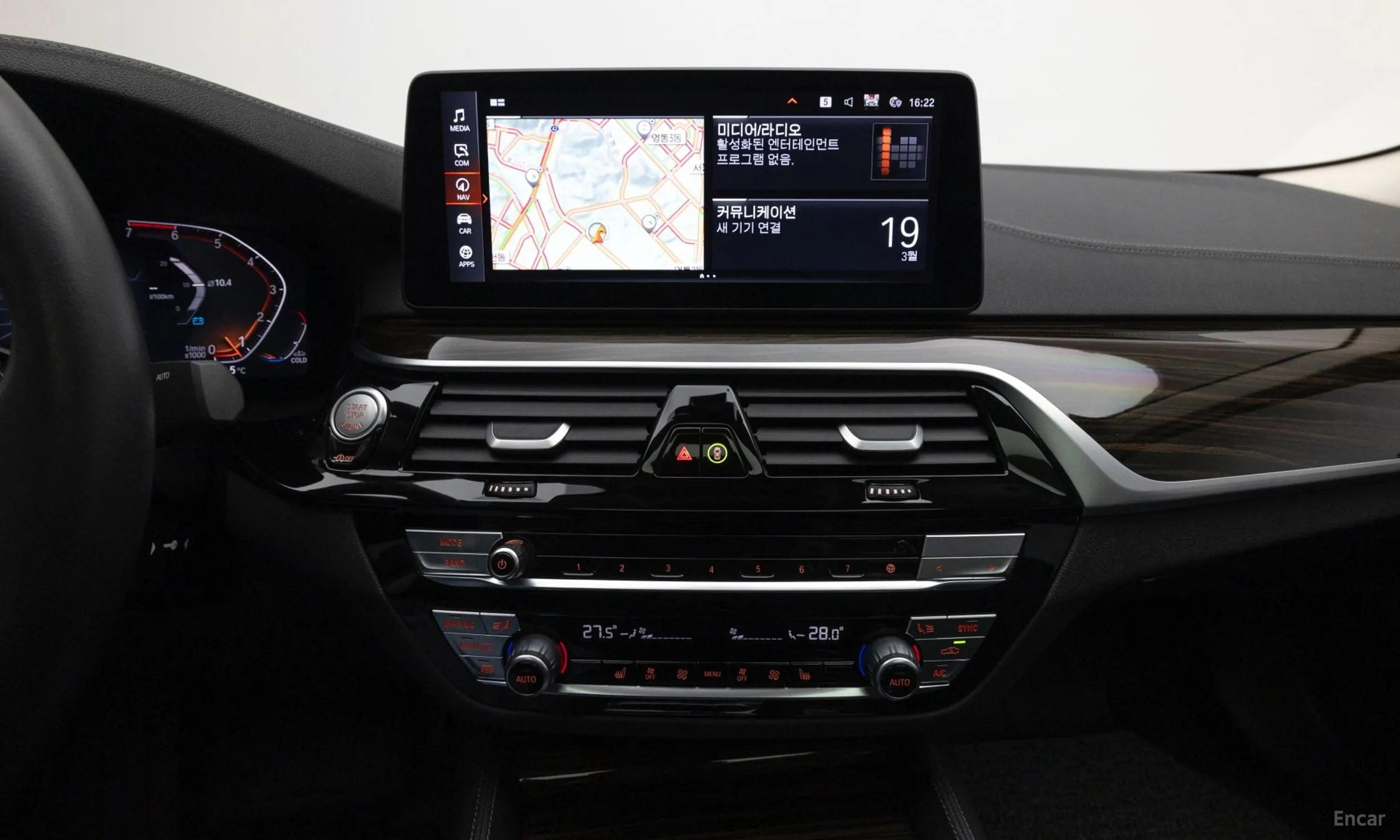 BMW 5 Series (G30) превью 17
