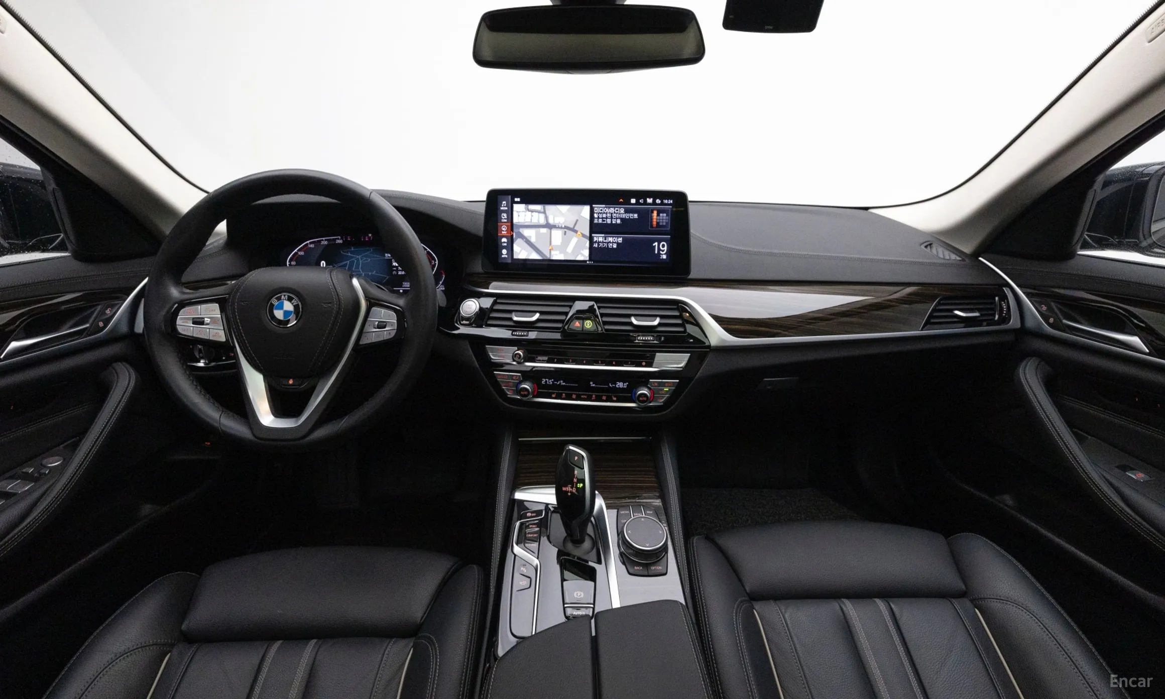 BMW 5 Series (G30) превью 7