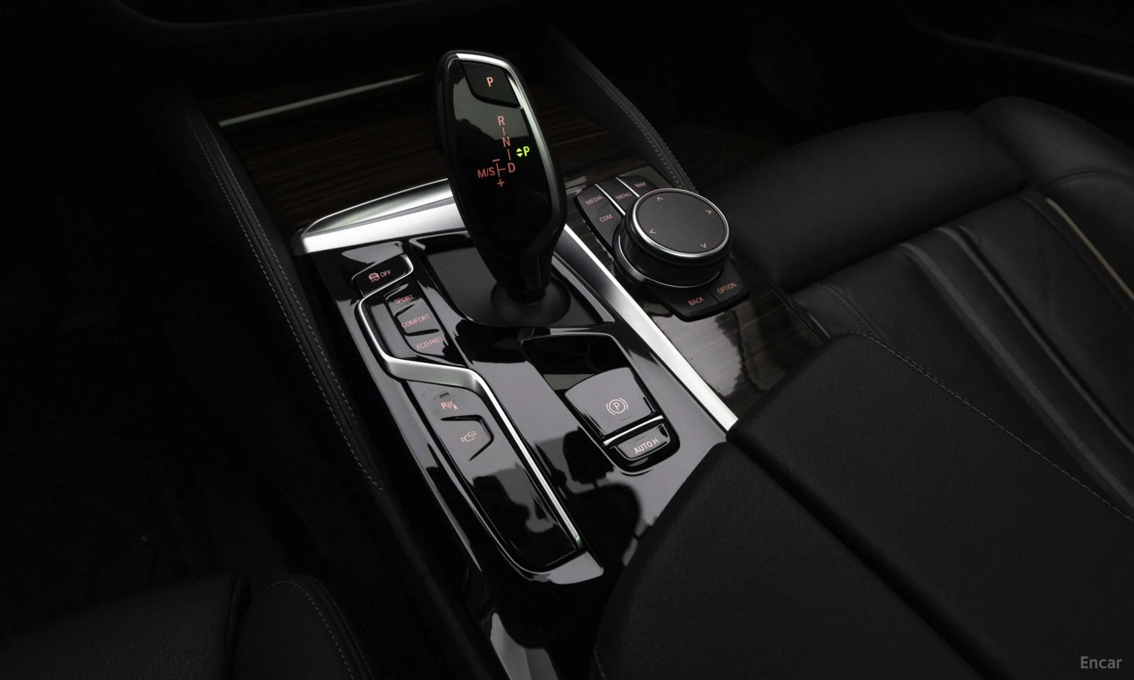 BMW 5 Series (G30) превью 9
