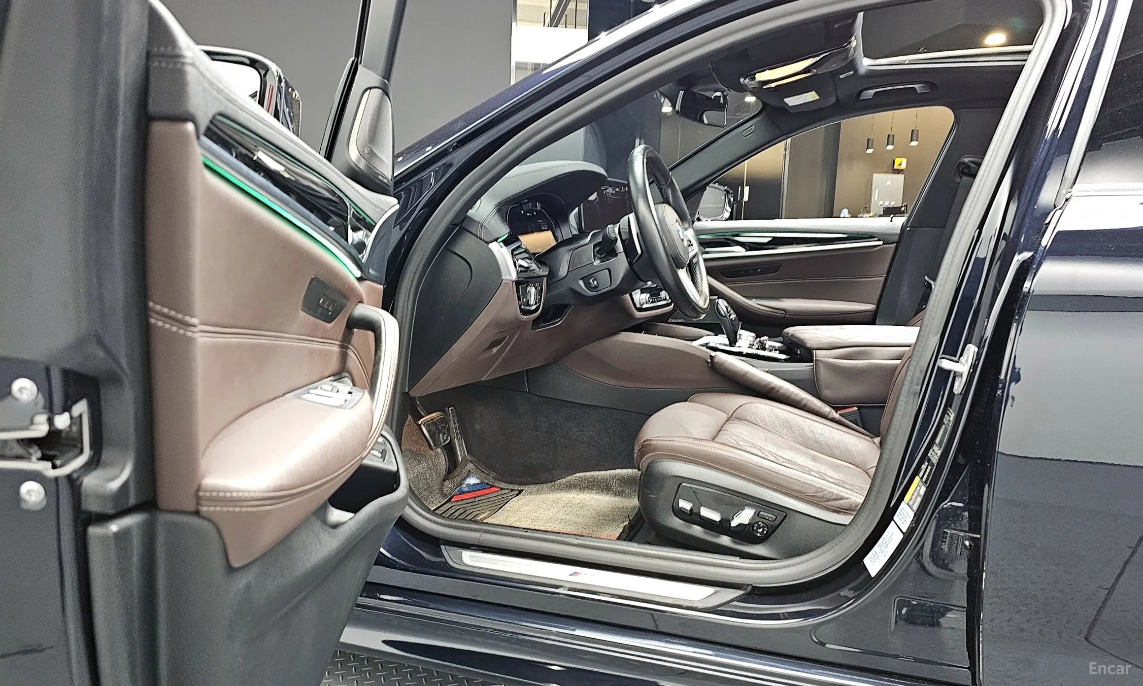 BMW 5 Series (G30) превью 10