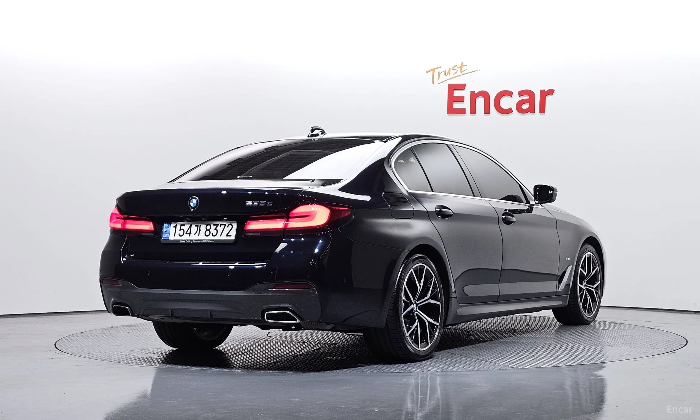 BMW 5 Series (G30) превью 2