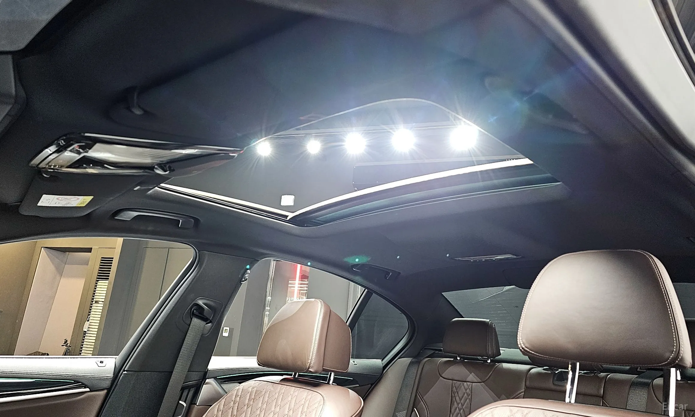 BMW 5 Series (G30) превью 19