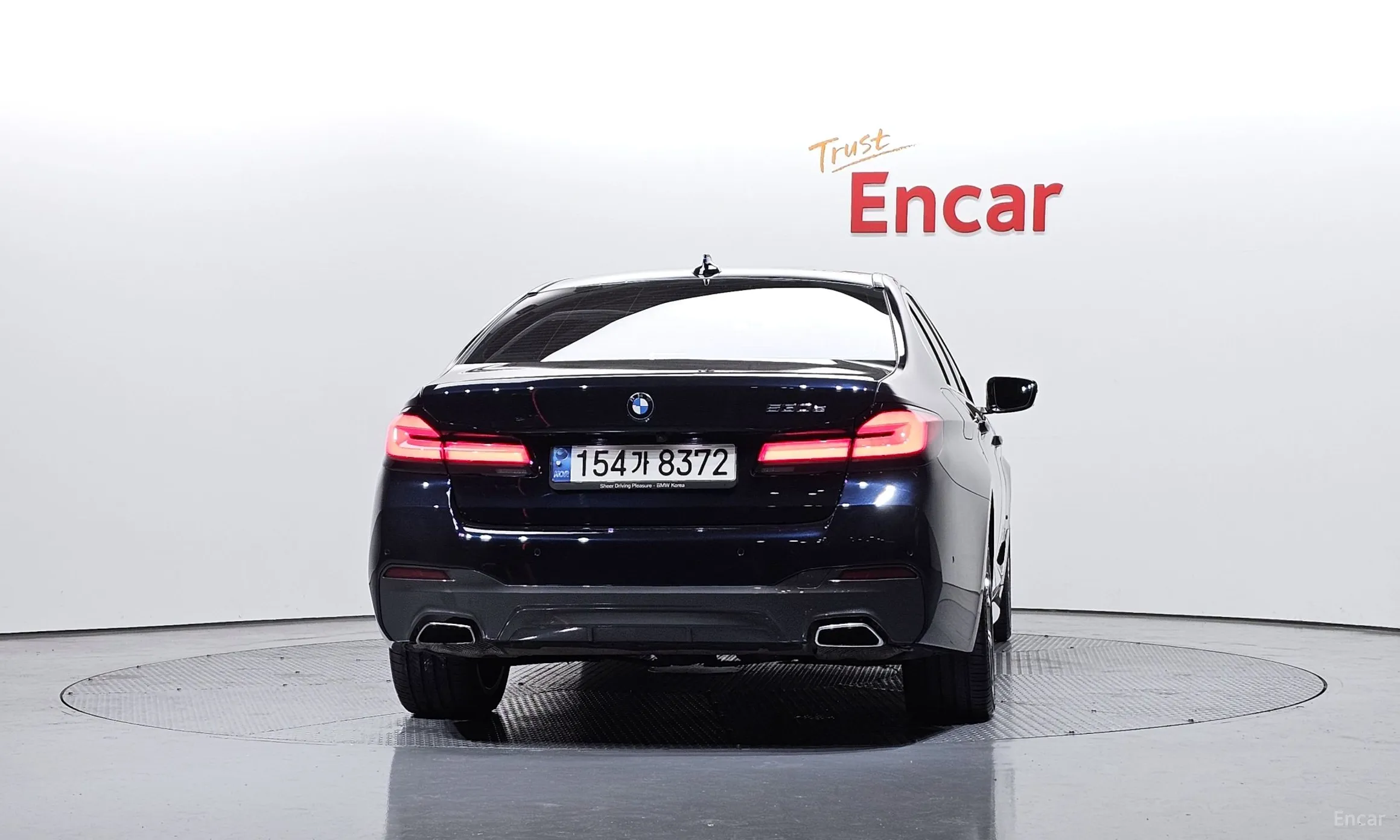 BMW 5 Series (G30) превью 4