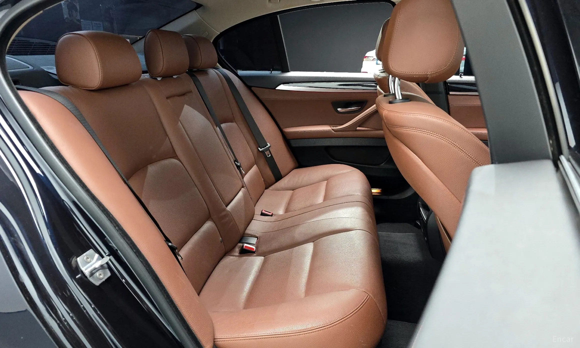 BMW 5 Series (F10) превью 12