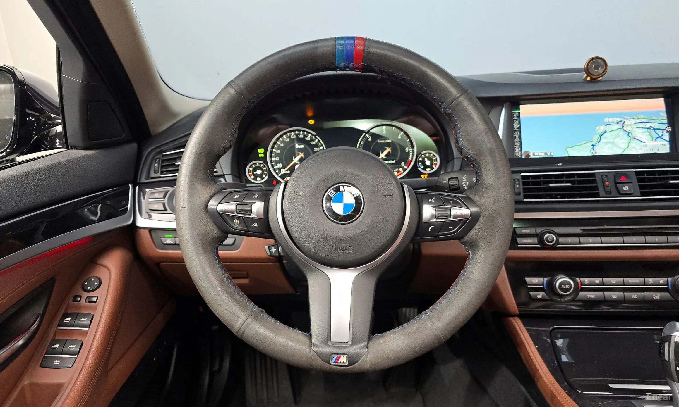 BMW 5 Series (F10) превью 13