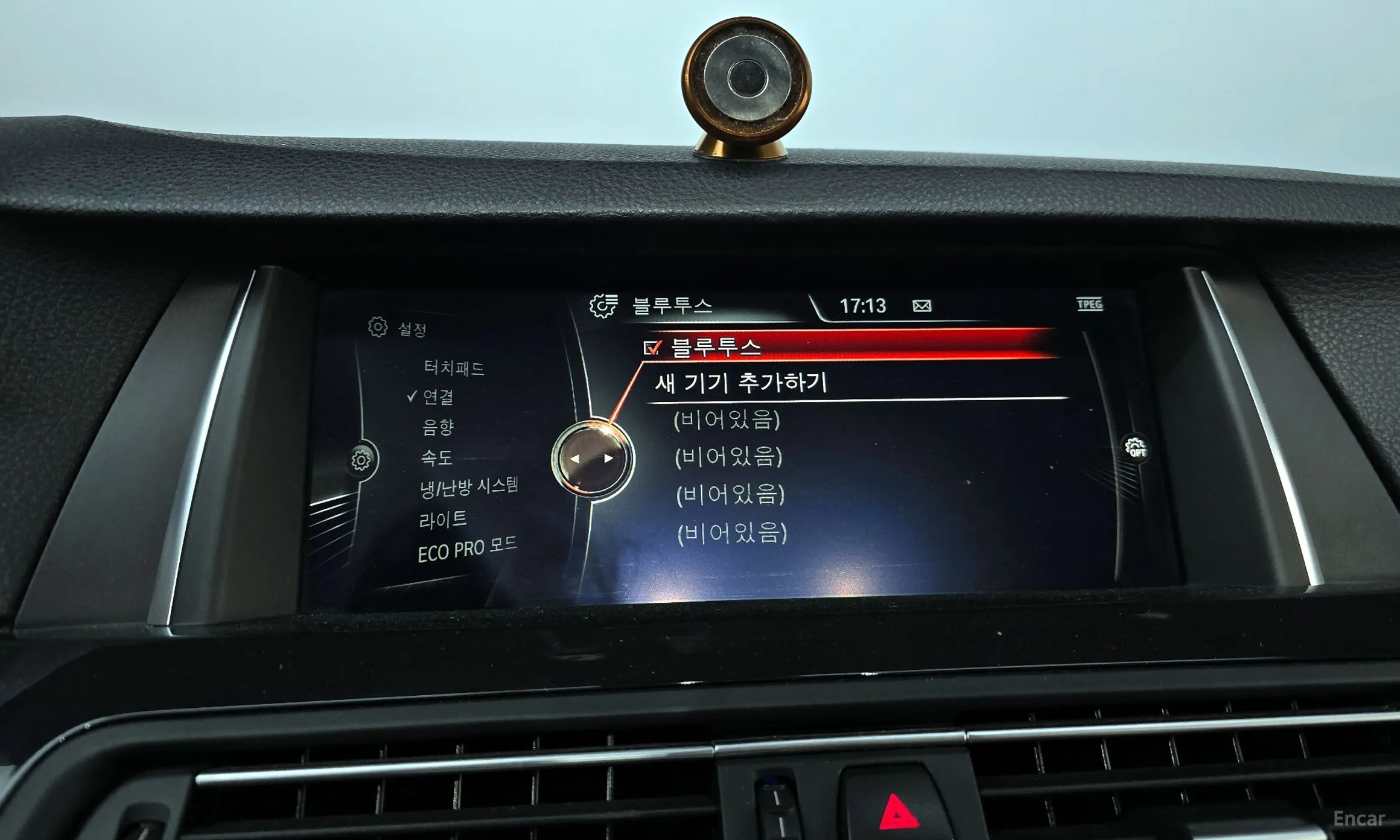 BMW 5 Series (F10) превью 15
