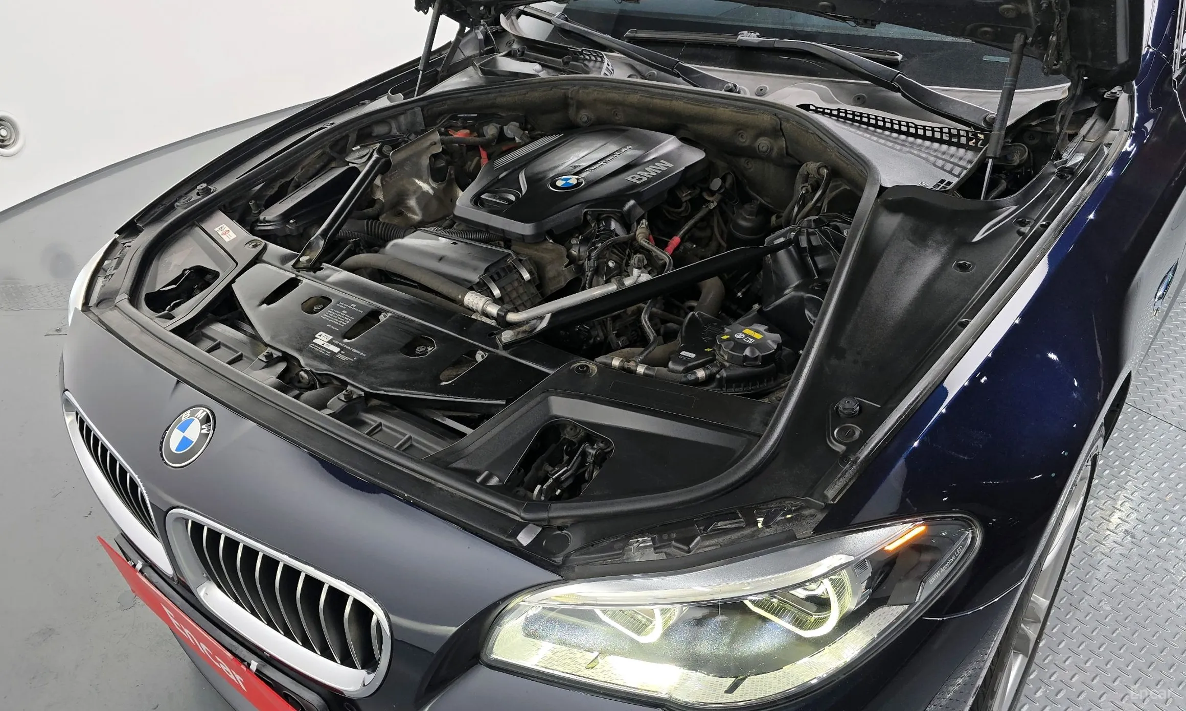 BMW 5 Series (F10) превью 6