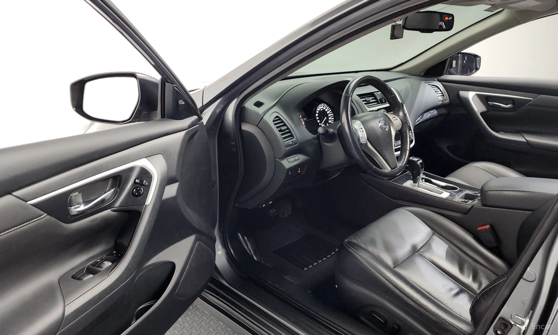 Nissan Altima превью 10