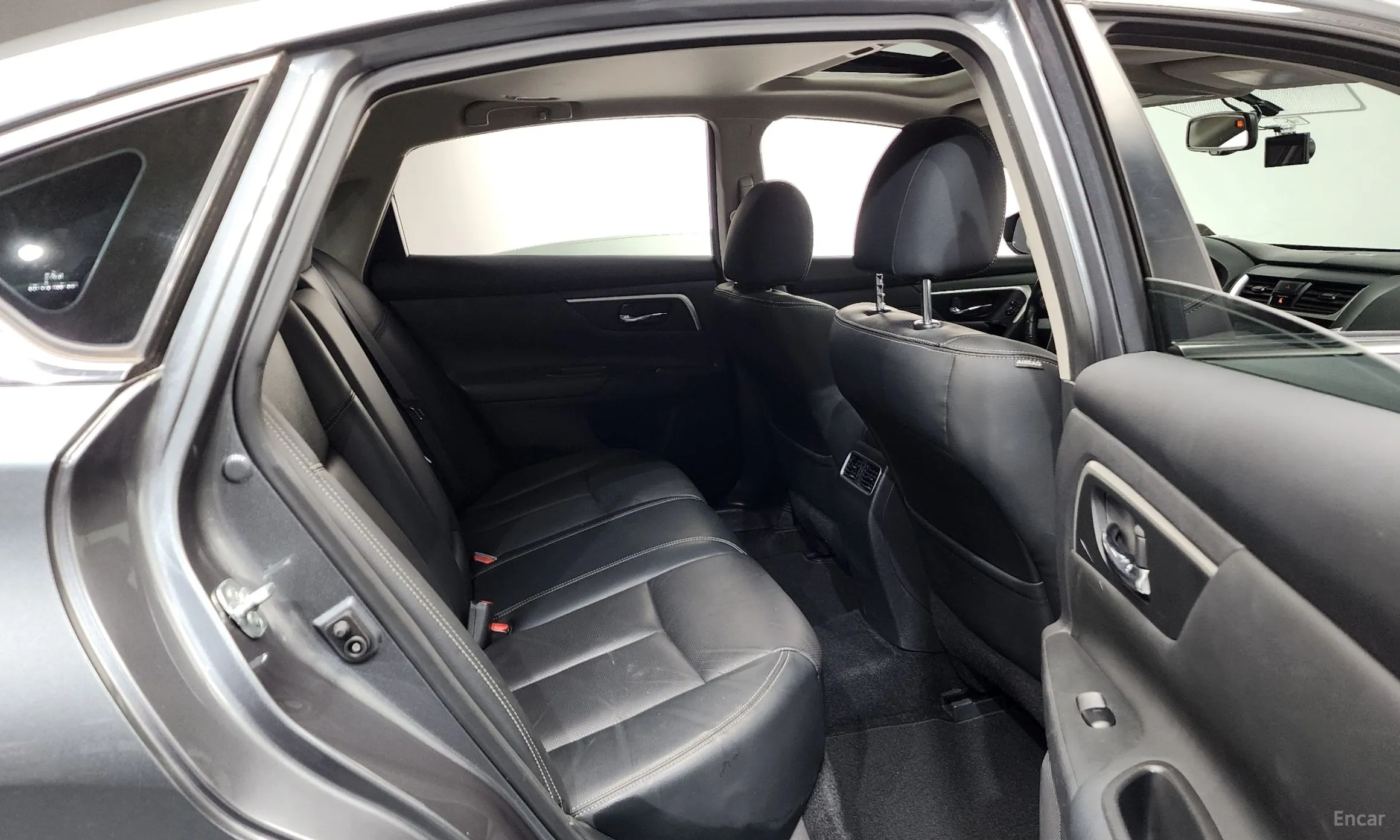 Nissan Altima превью 12