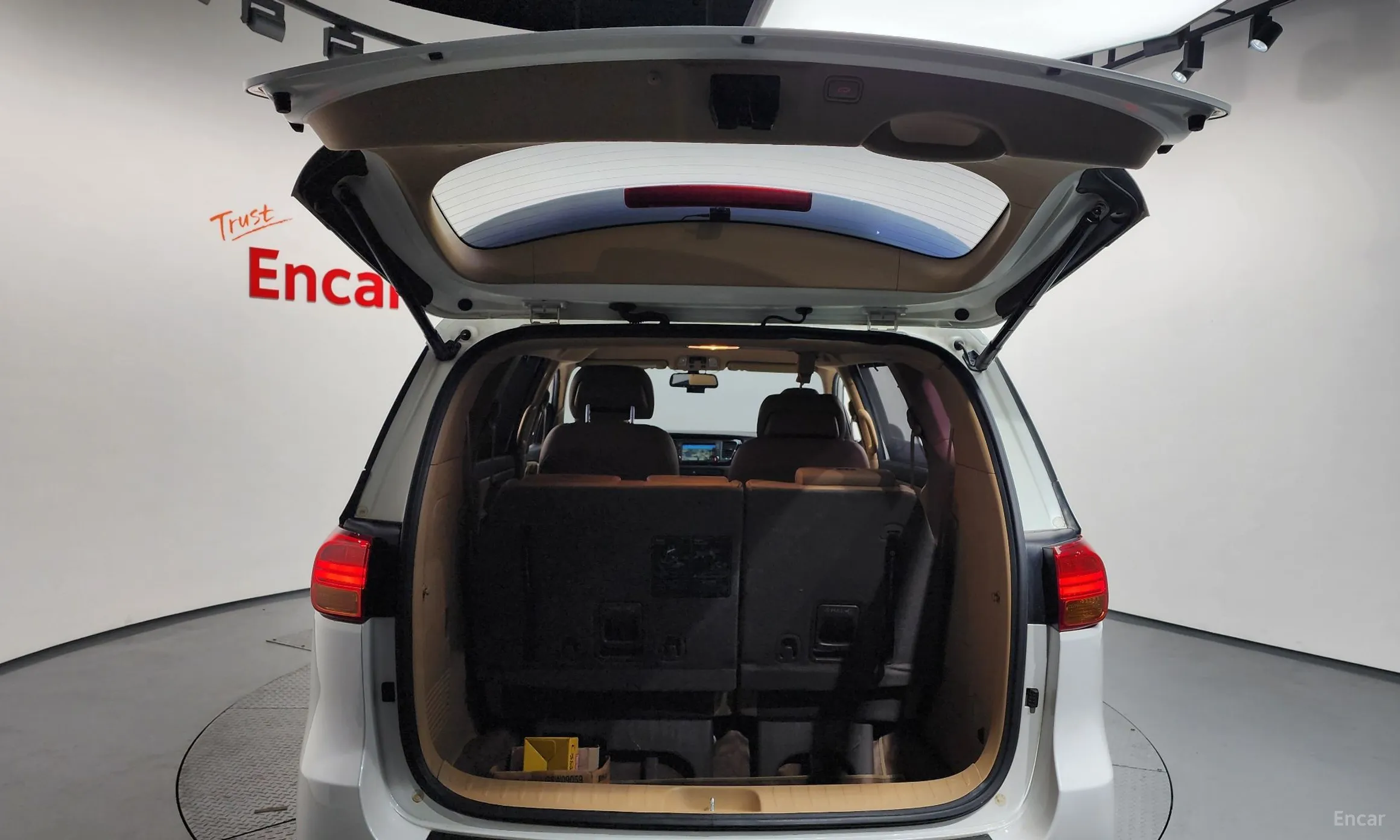 Kia Carnival превью 20