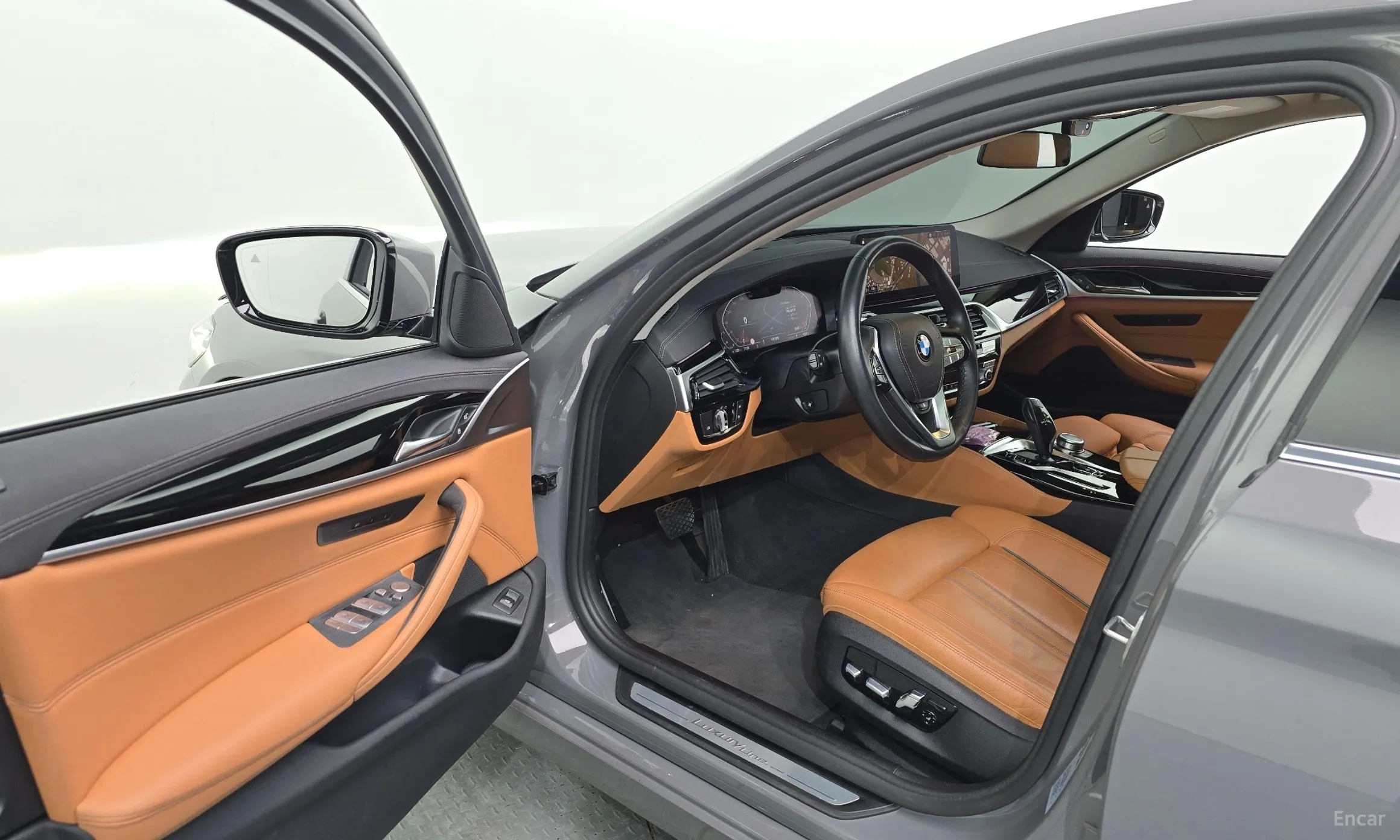 BMW 5 Series (G30) превью 10