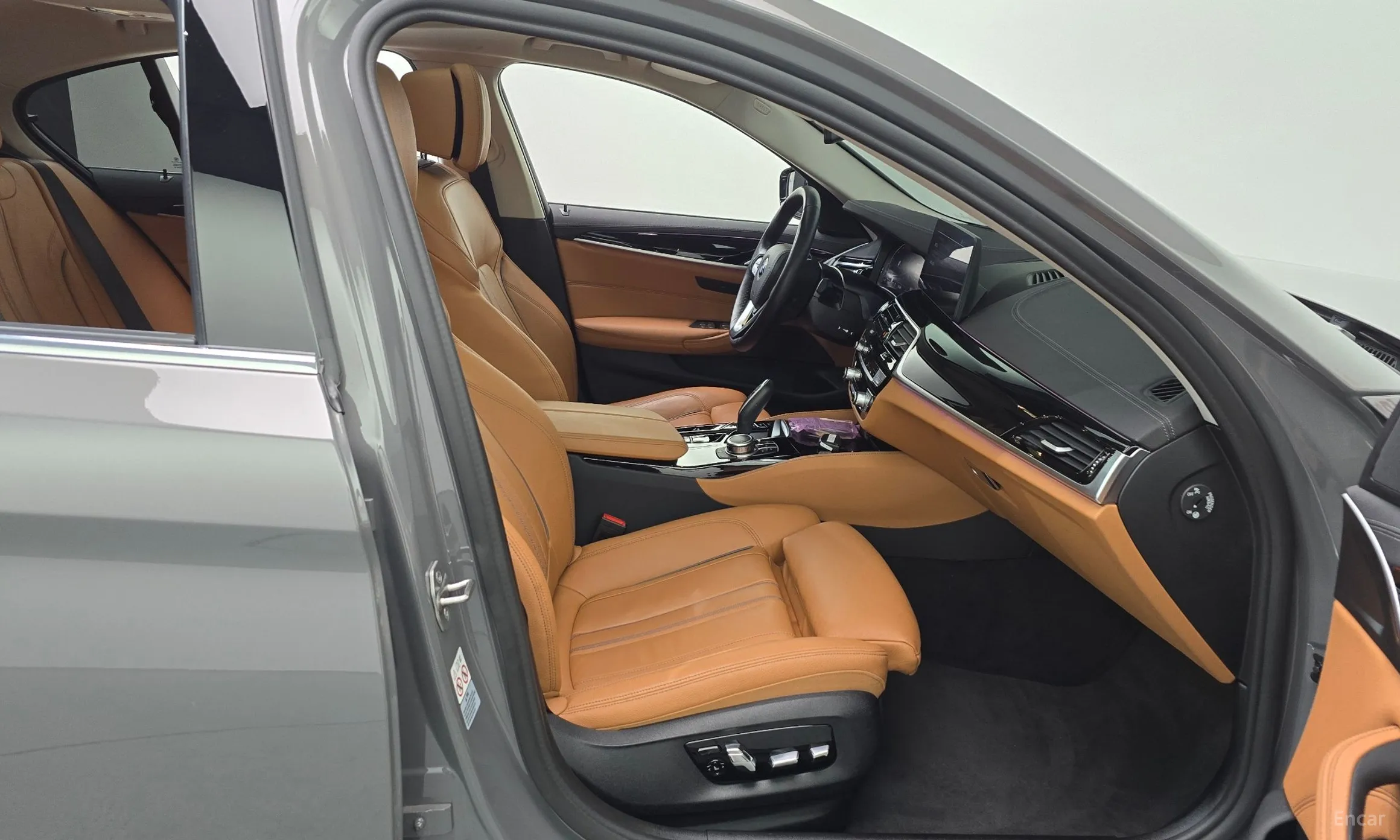 BMW 5 Series (G30) превью 11