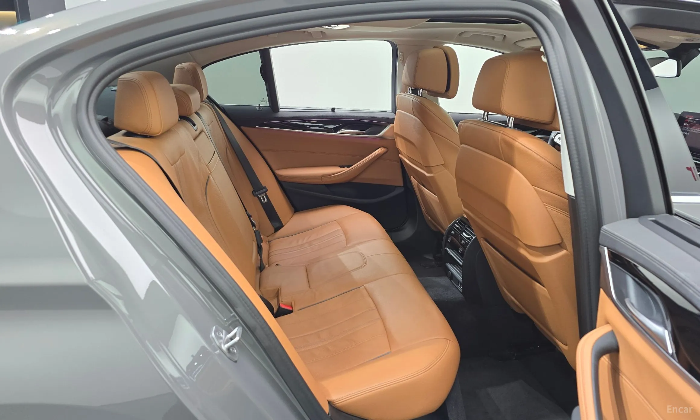 BMW 5 Series (G30) превью 12