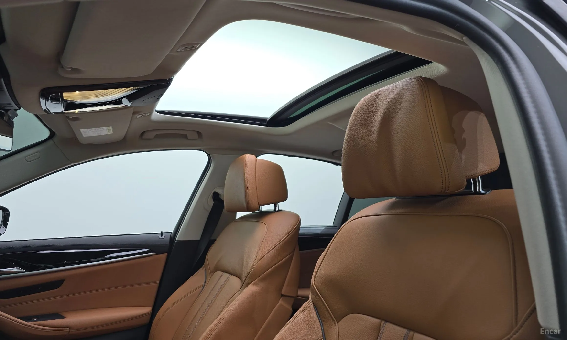 BMW 5 Series (G30) превью 19
