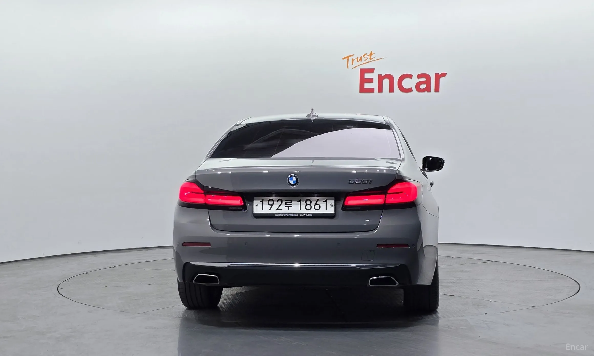 BMW 5 Series (G30) превью 4