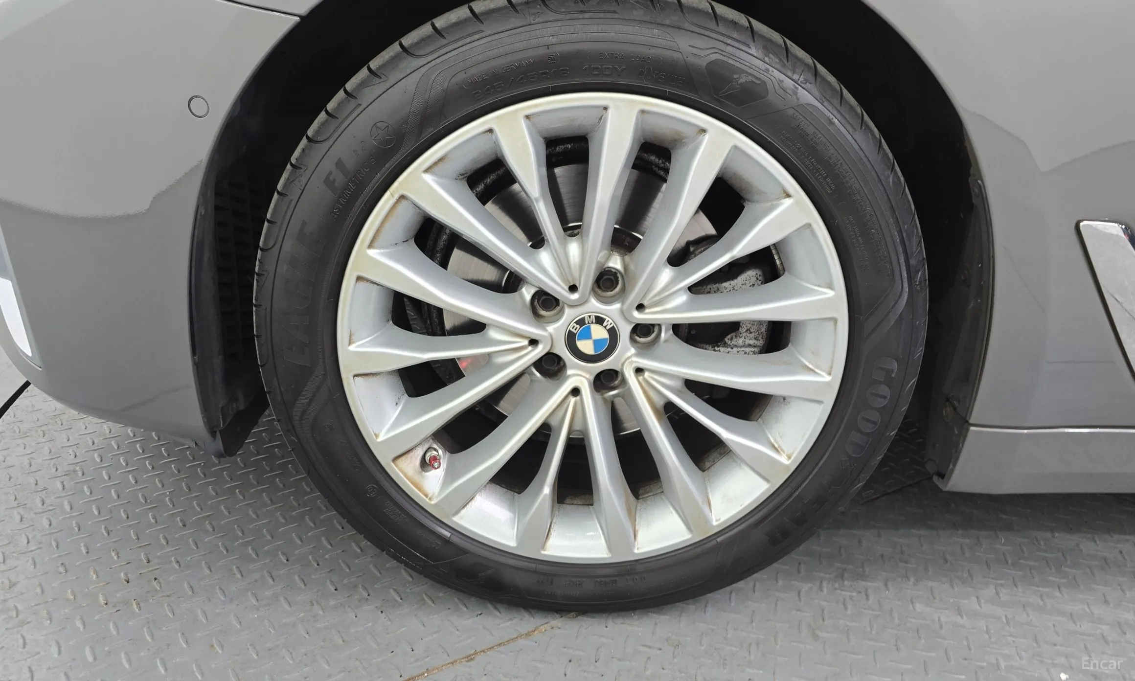 BMW 5 Series (G30) превью 5