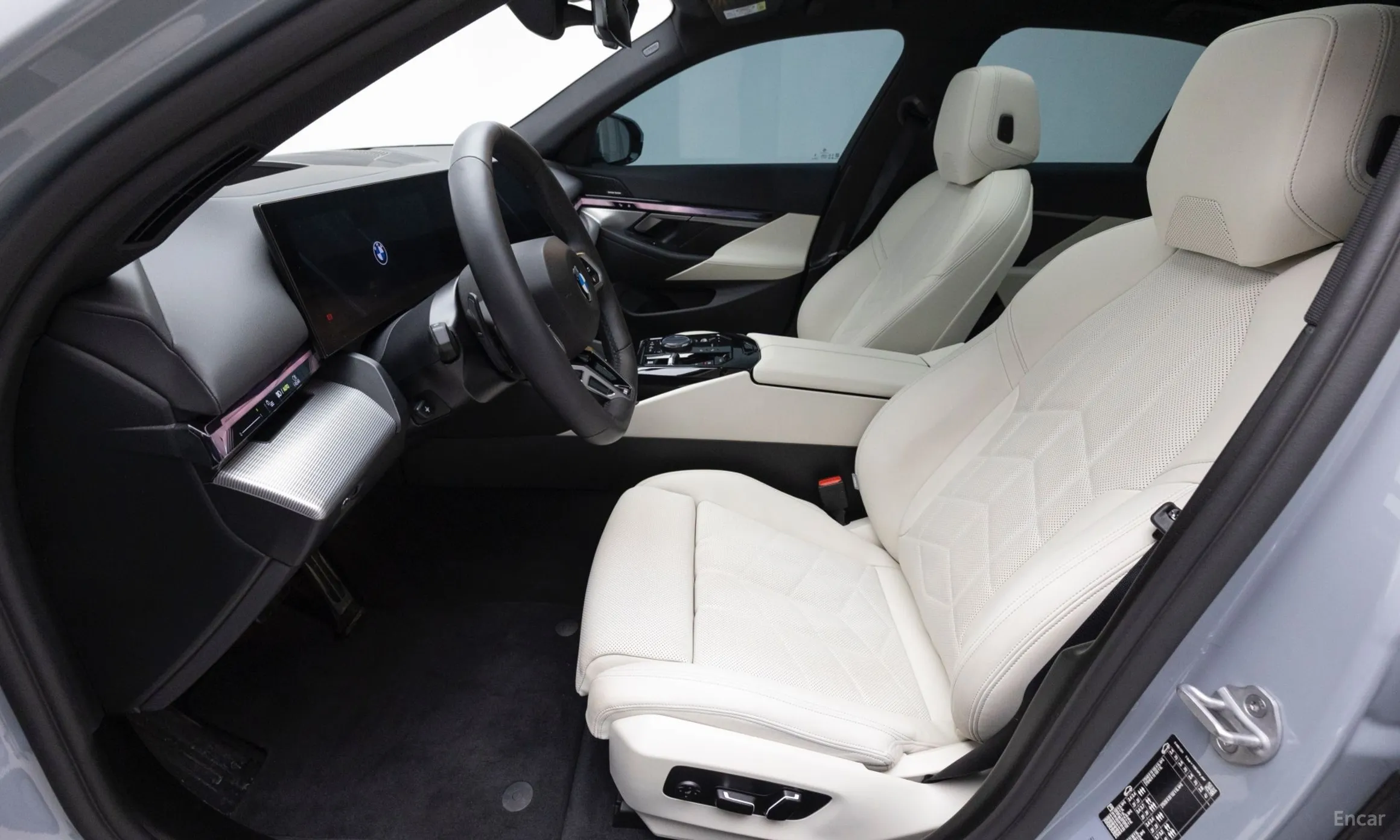 BMW 5 Series (G60) превью 11