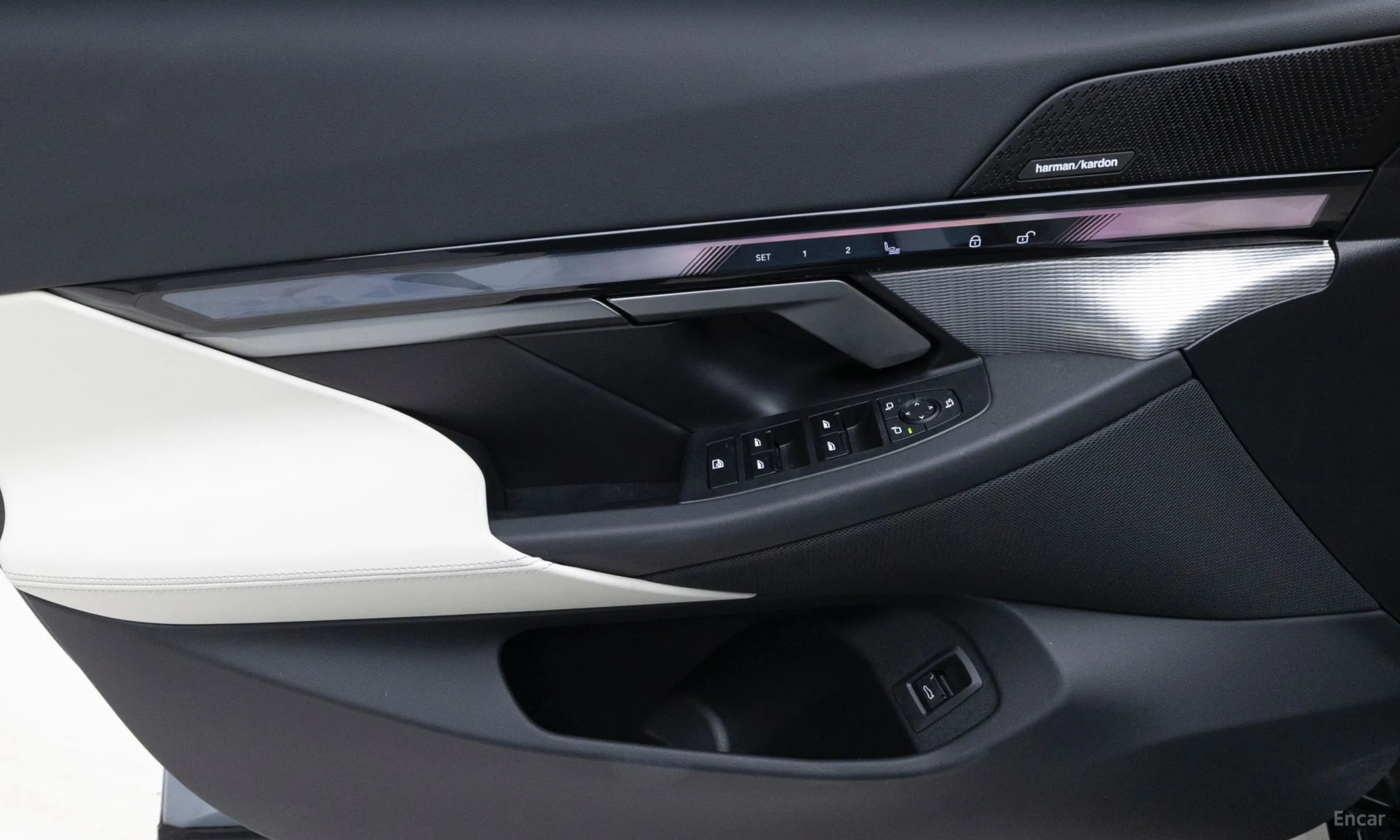 BMW 5 Series (G60) превью 13
