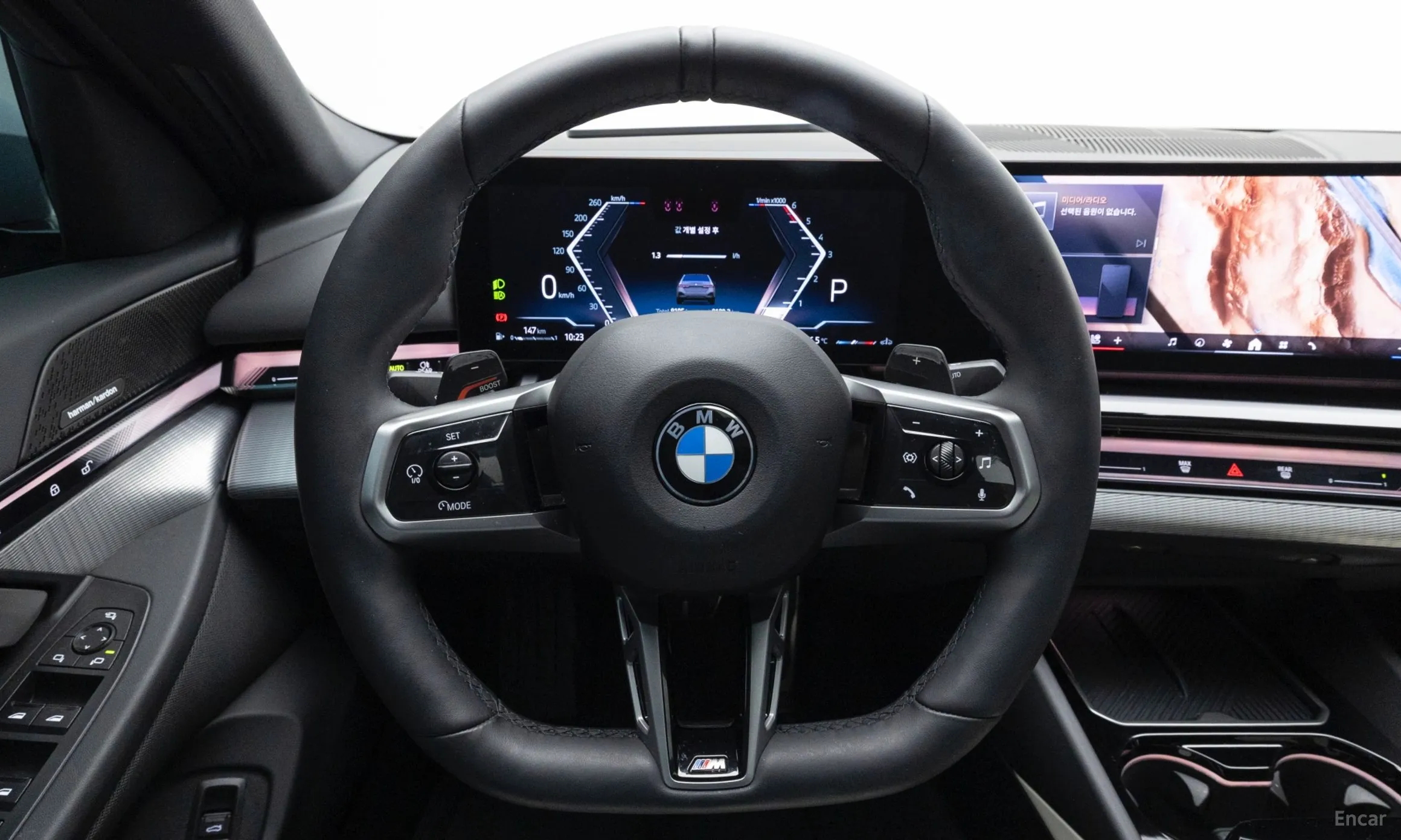 BMW 5 Series (G60) превью 20