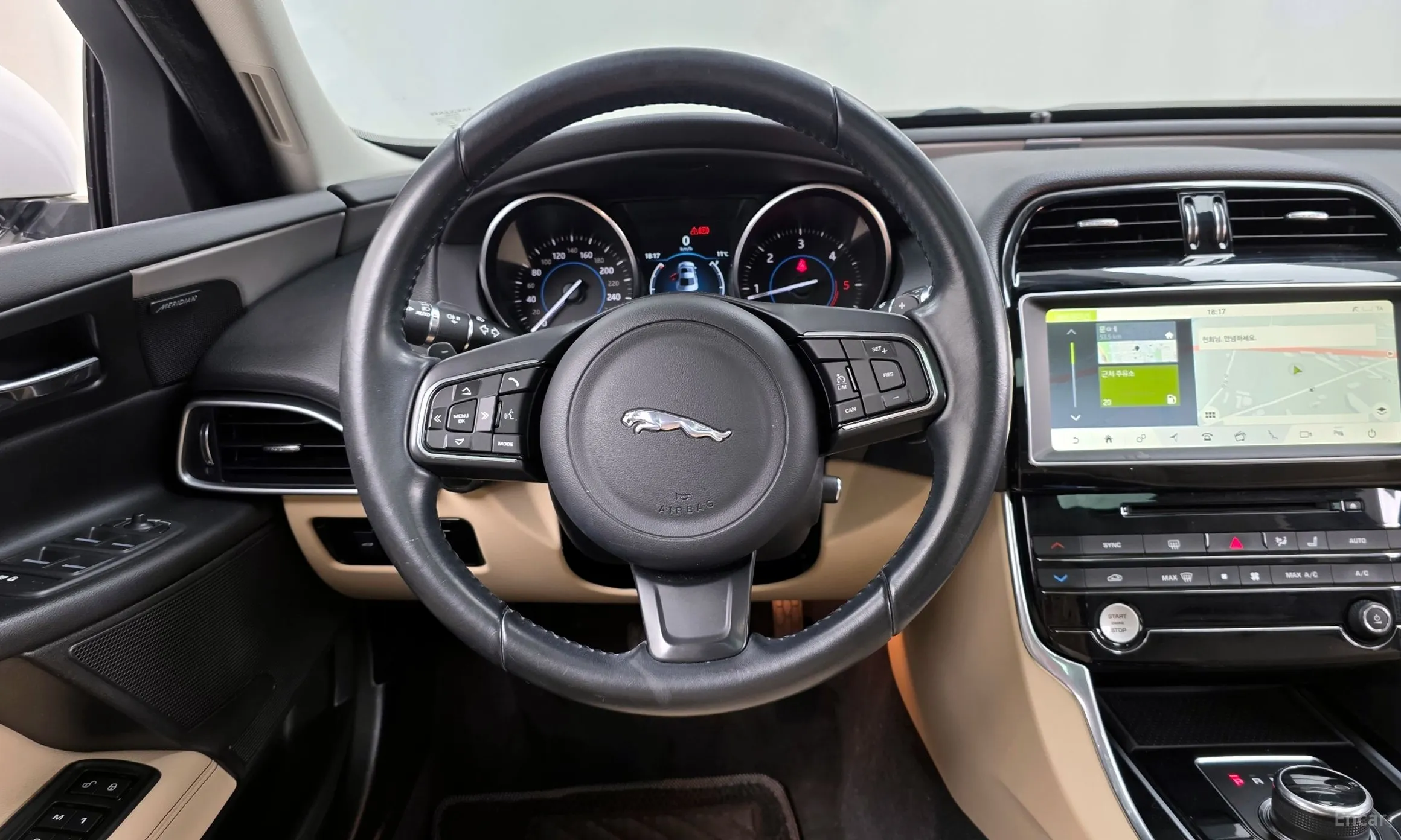Jaguar XE превью 13