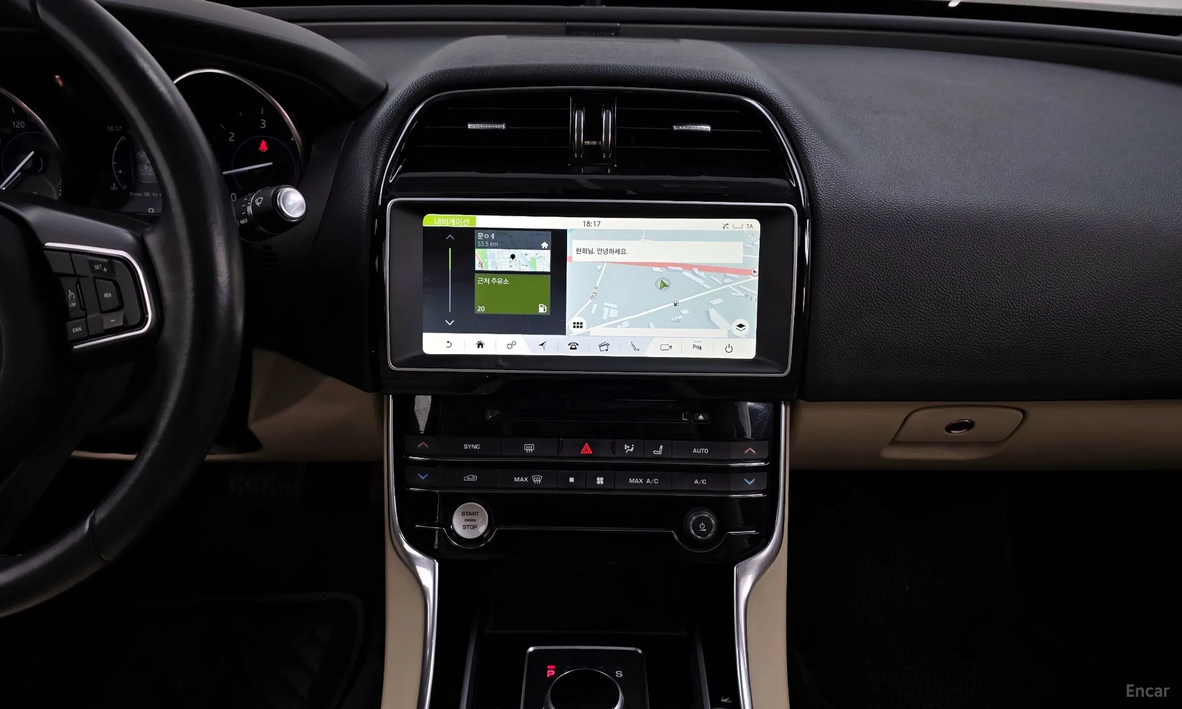 Jaguar XE превью 14