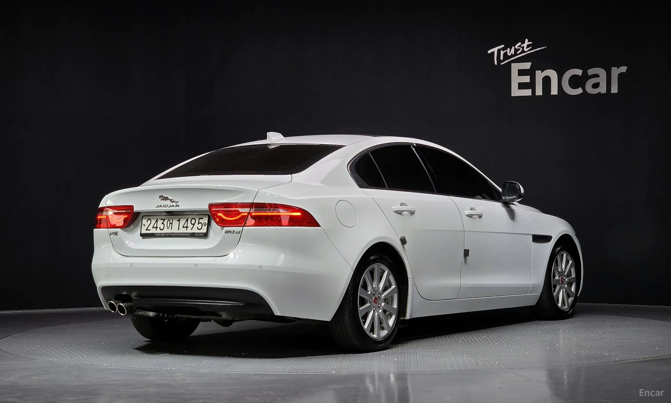 Jaguar XE превью 2