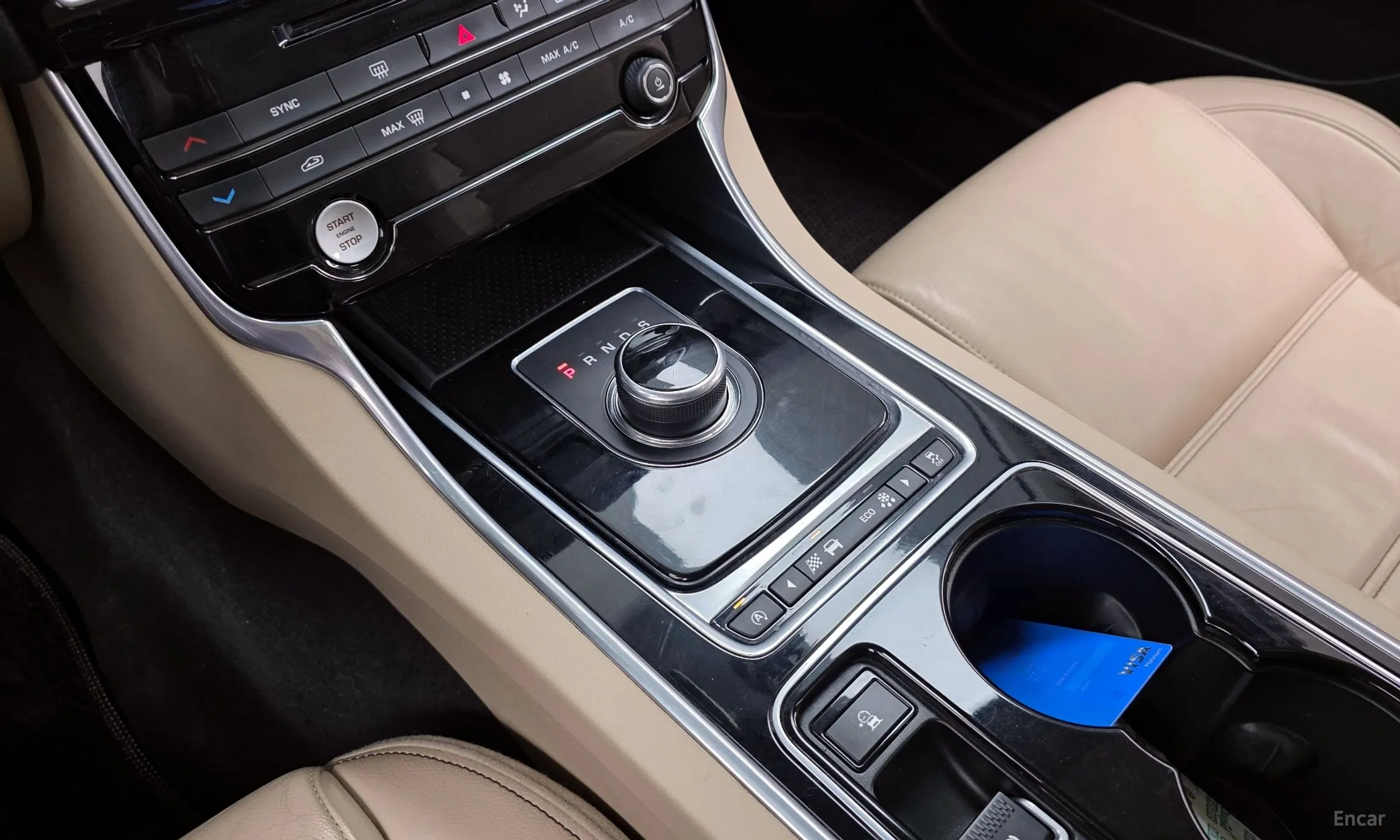 Jaguar XE превью 9