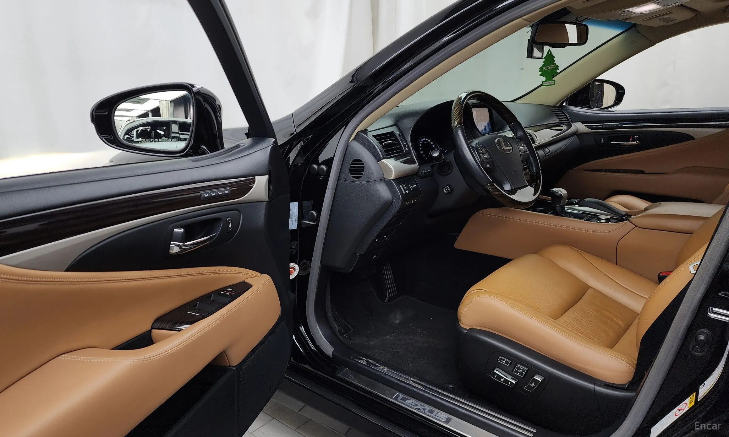 Lexus LS460 превью 10