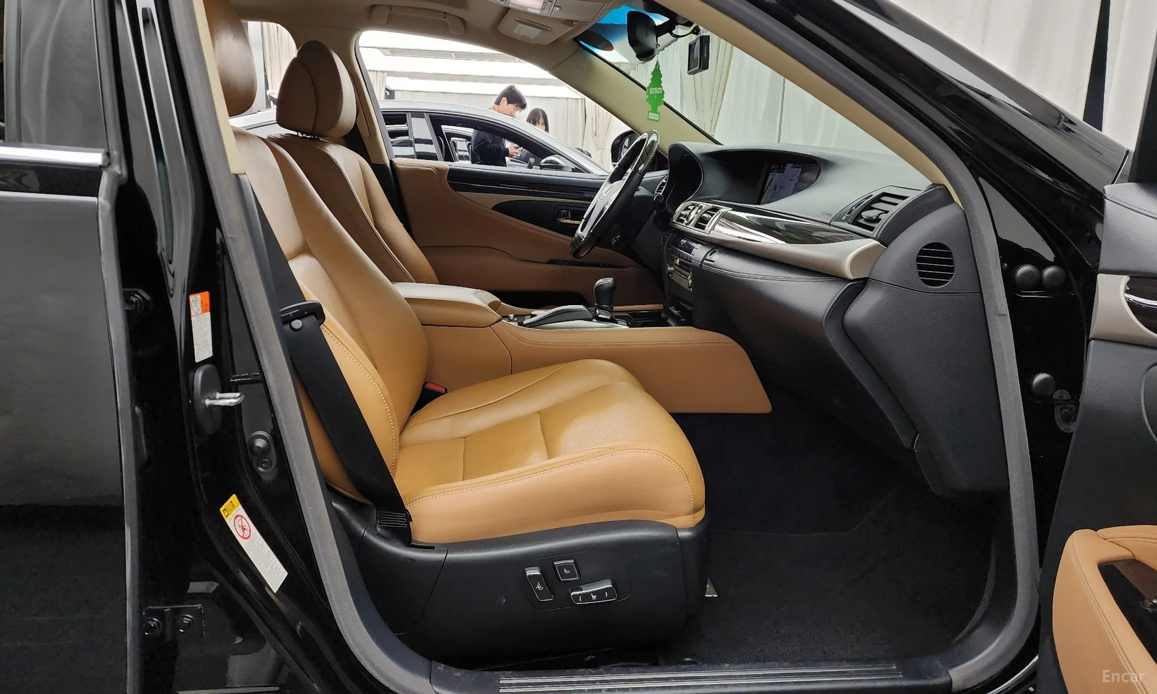 Lexus LS460 превью 11