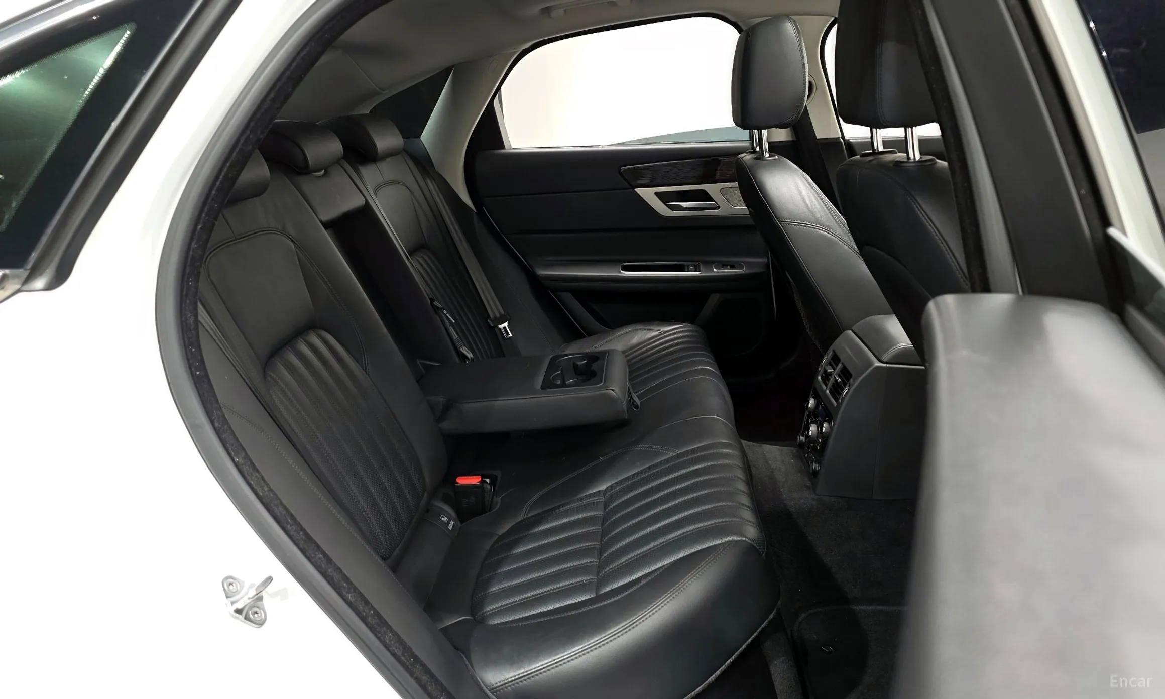 Jaguar XF (x260) превью 12
