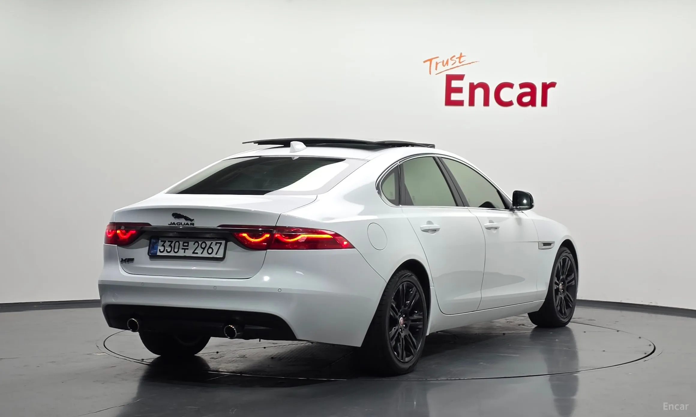 Jaguar XF (x260)