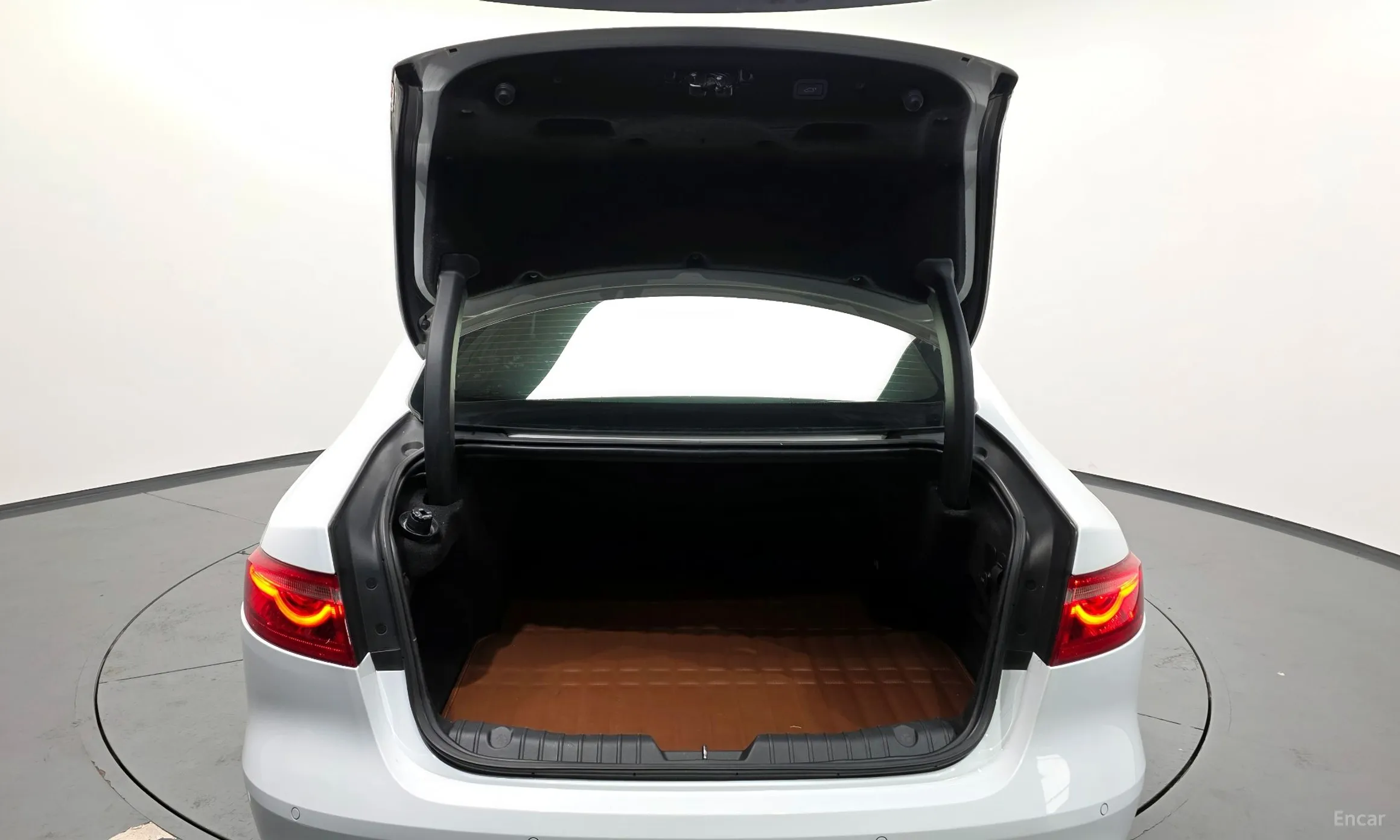 Jaguar XF (x260) превью 20