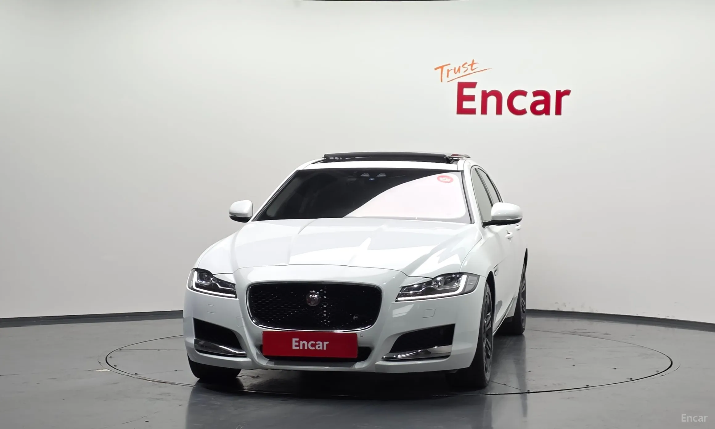 Jaguar XF (x260) превью 3
