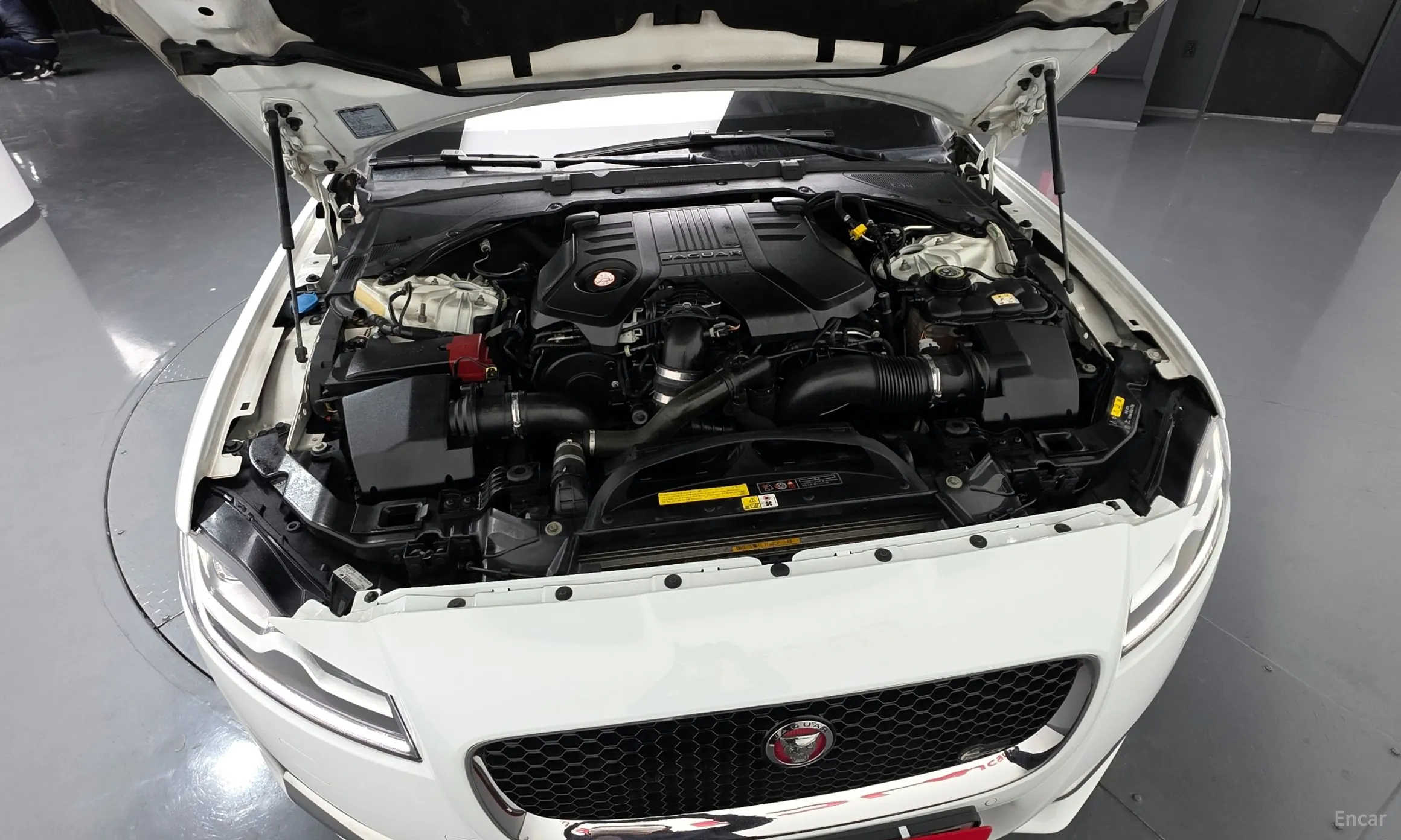 Jaguar XF (x260) превью 6