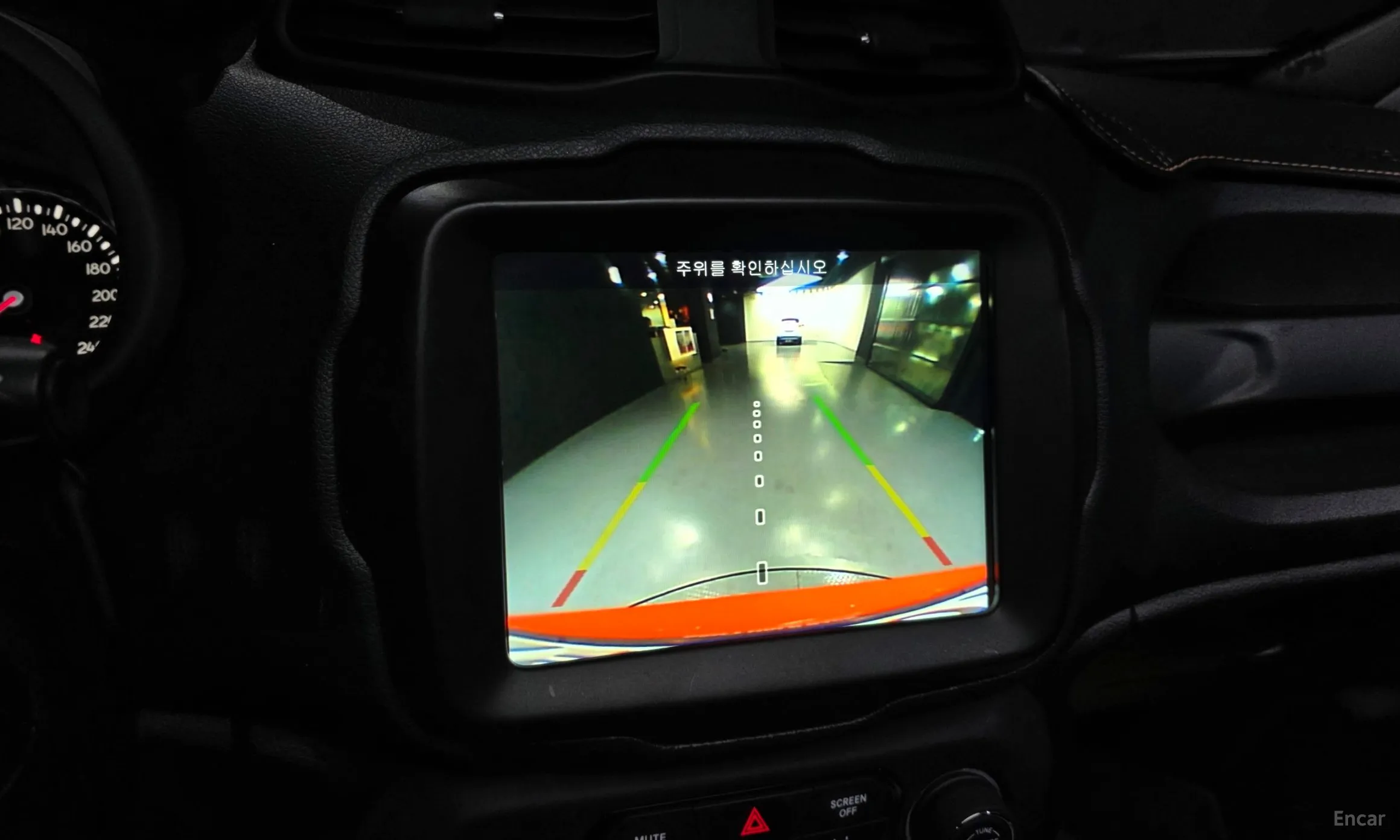 Jeep Renegade превью 15