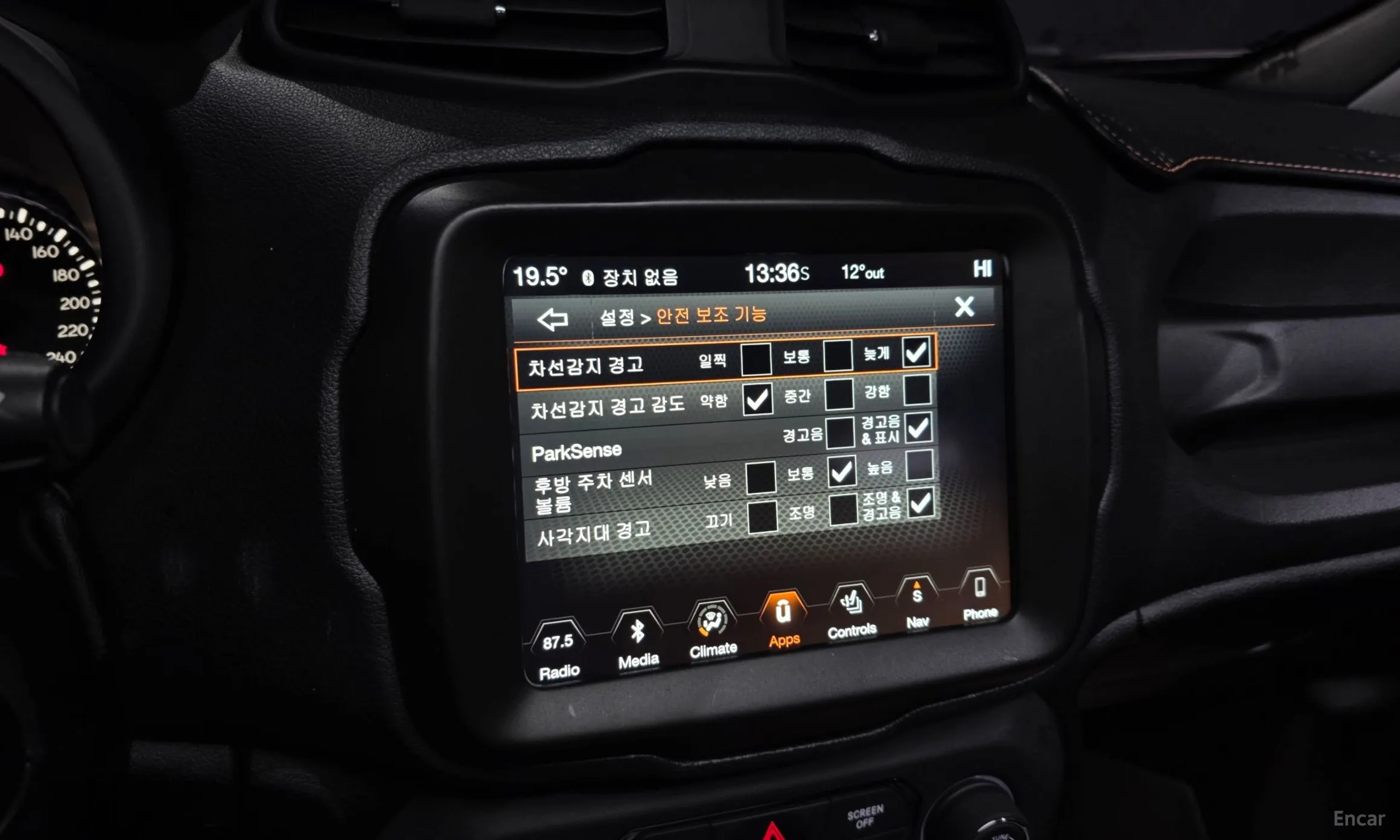 Jeep Renegade превью 16