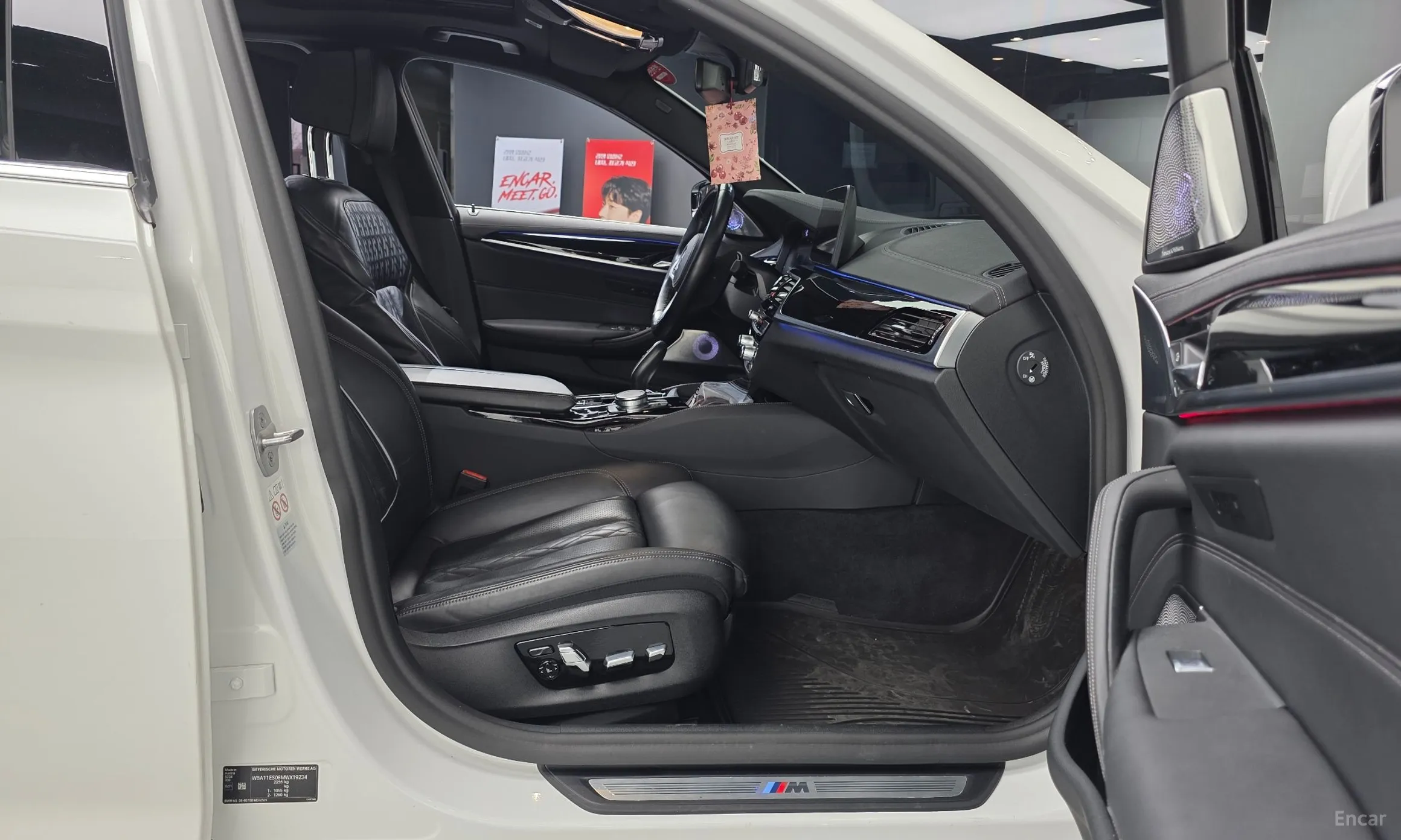 BMW 5 Series (G30) превью 11