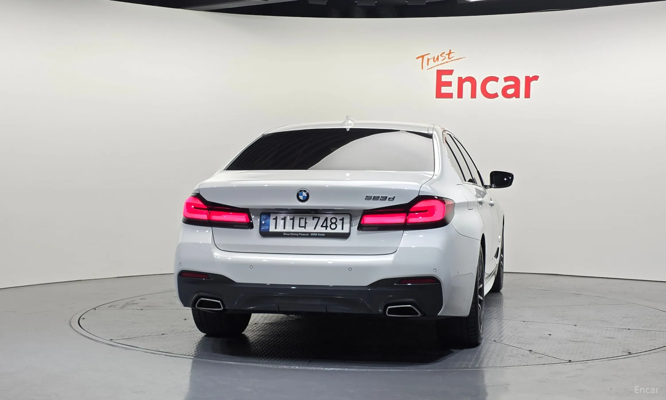 BMW 5 Series (G30) превью 4