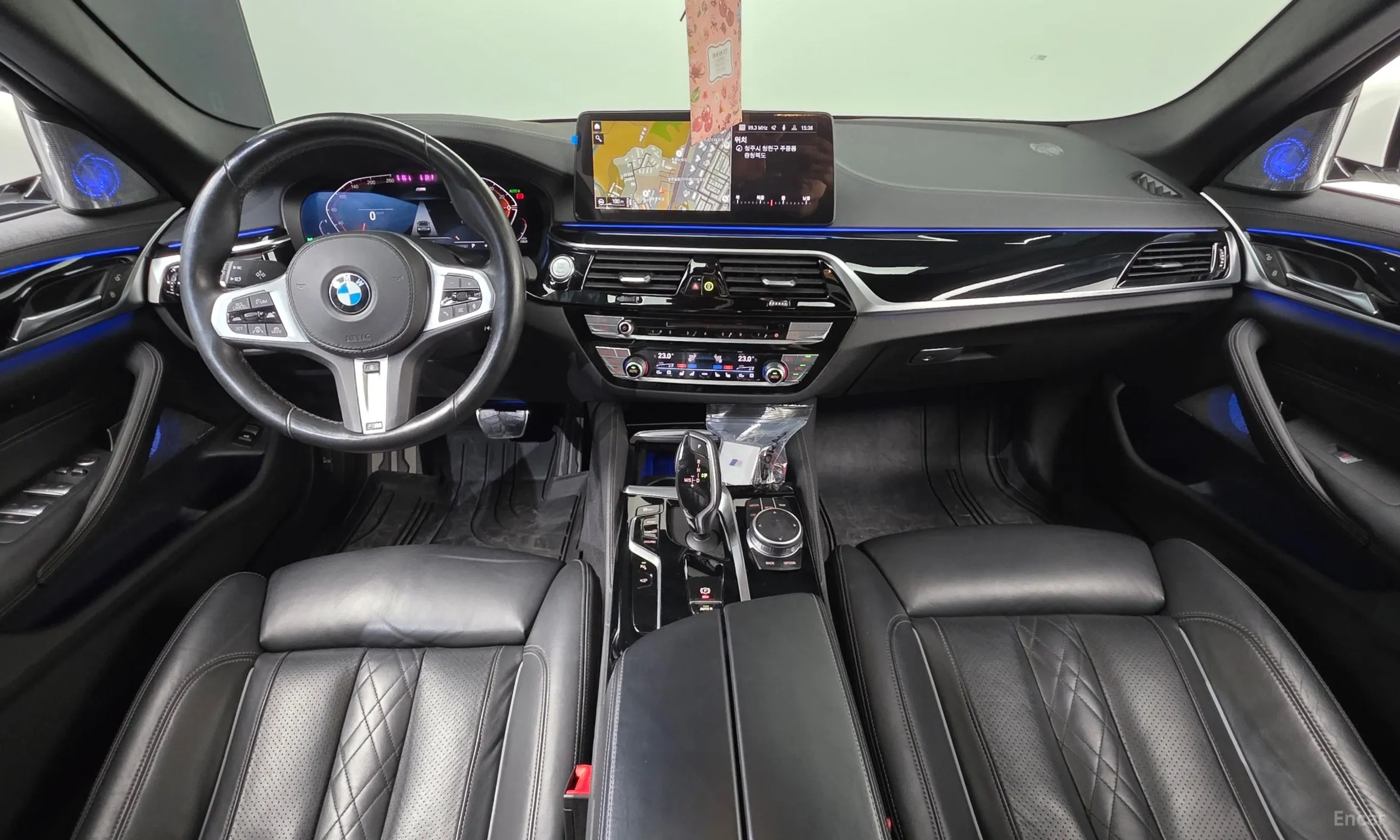 BMW 5 Series (G30) превью 7