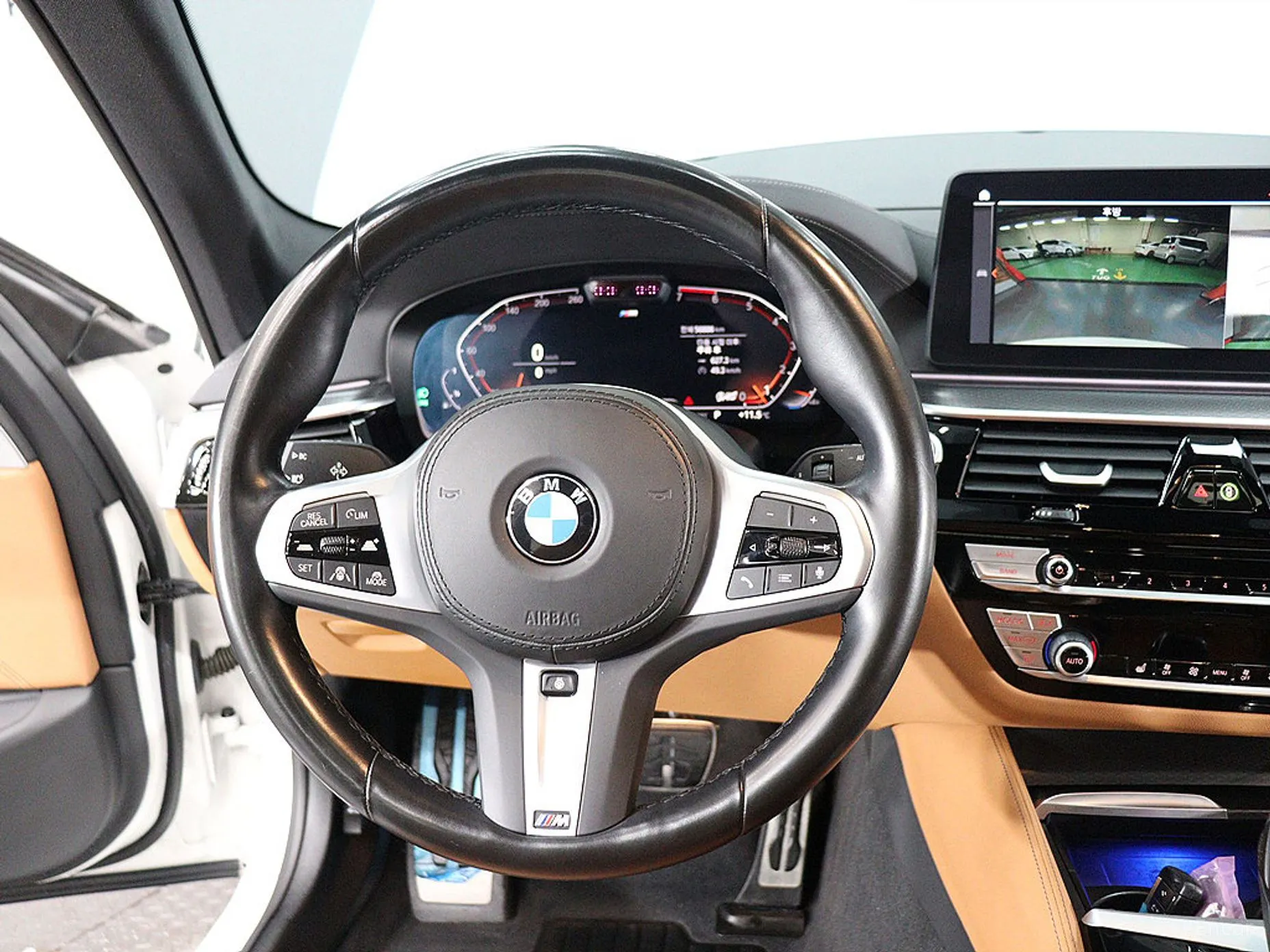 BMW 5 Series (G30) превью 14