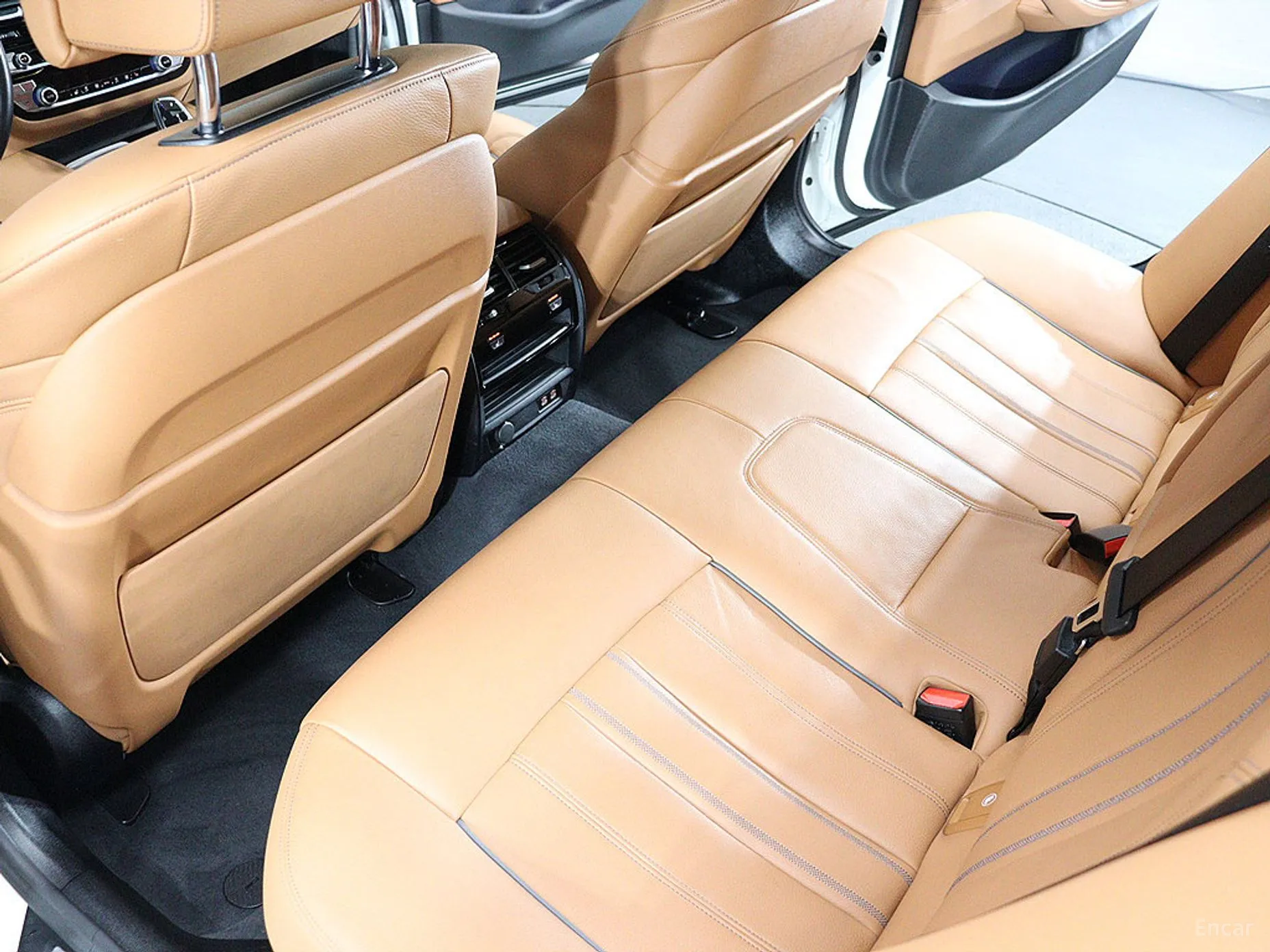 BMW 5 Series (G30) превью 15