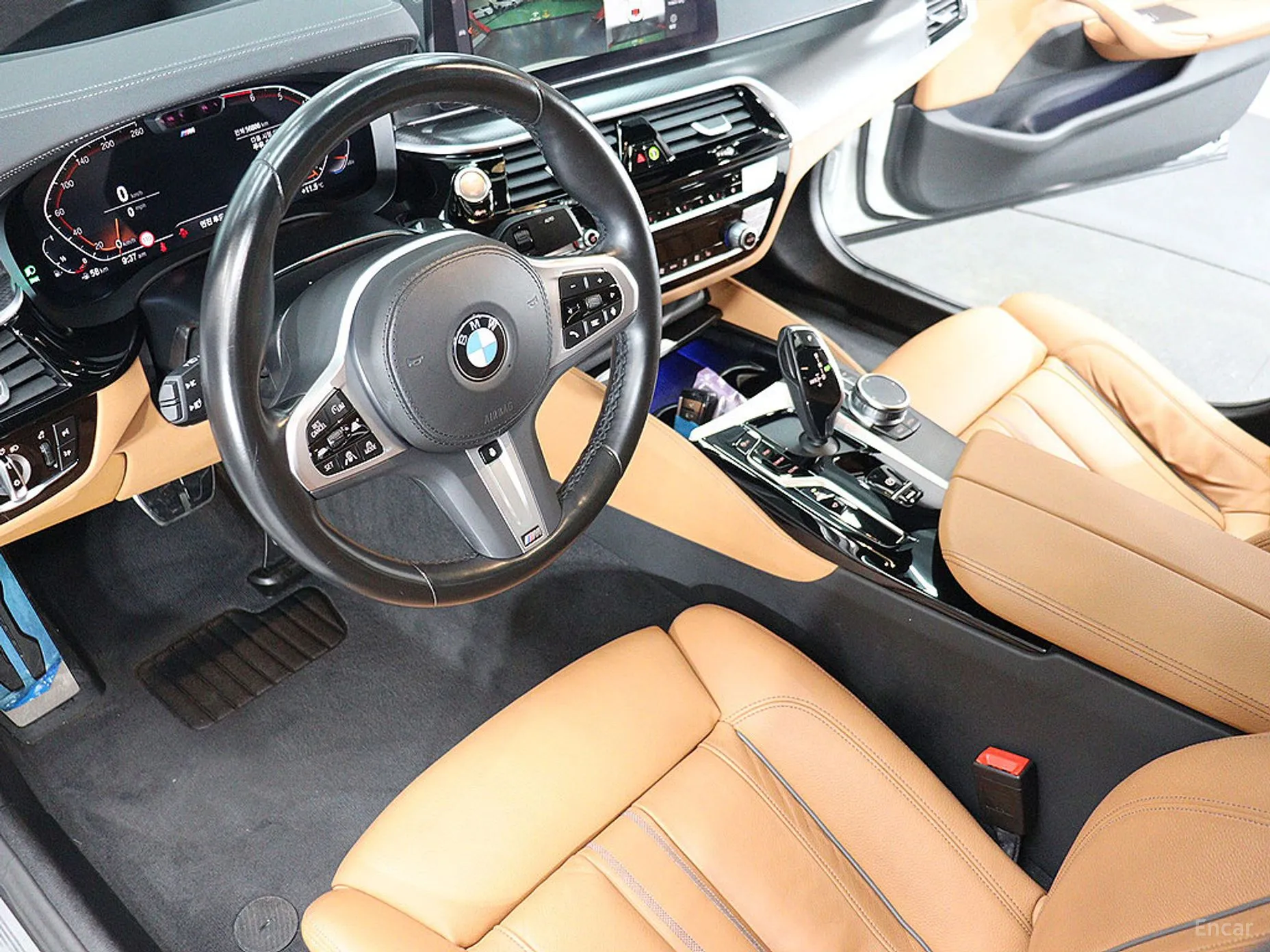 BMW 5 Series (G30) превью 16