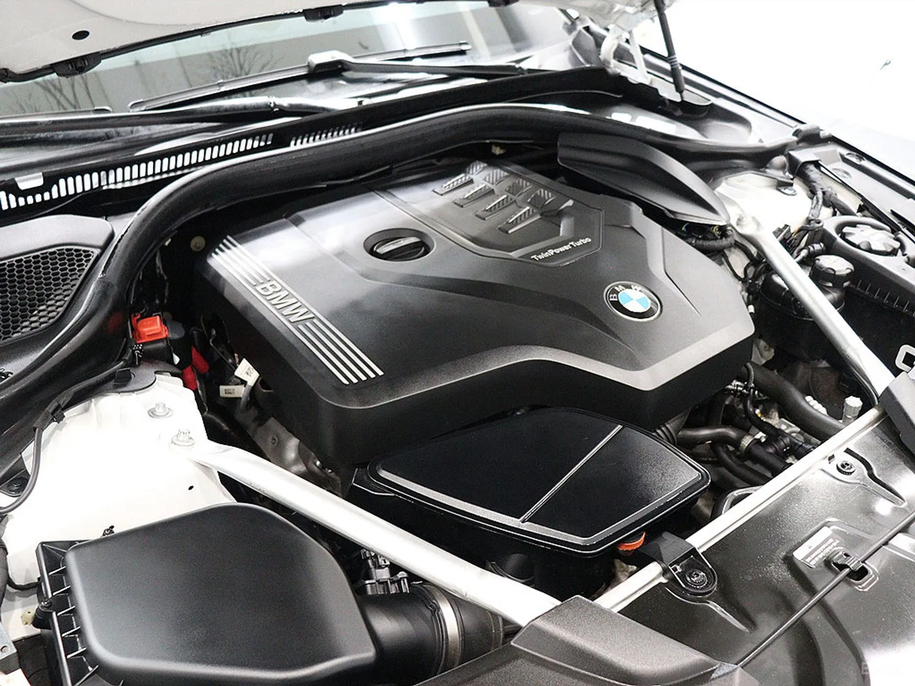 BMW 5 Series (G30) превью 19