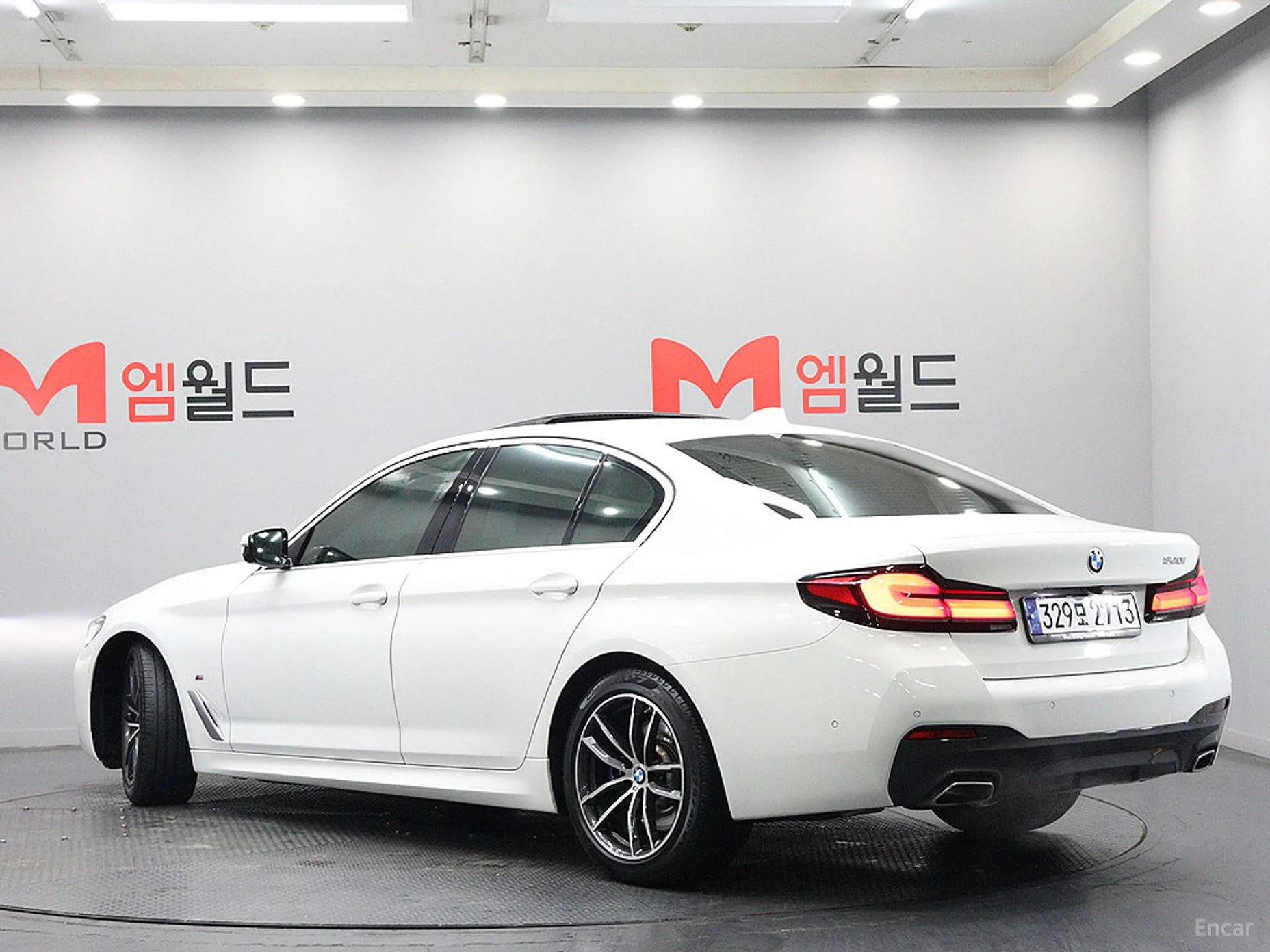 BMW 5 Series (G30) превью 3