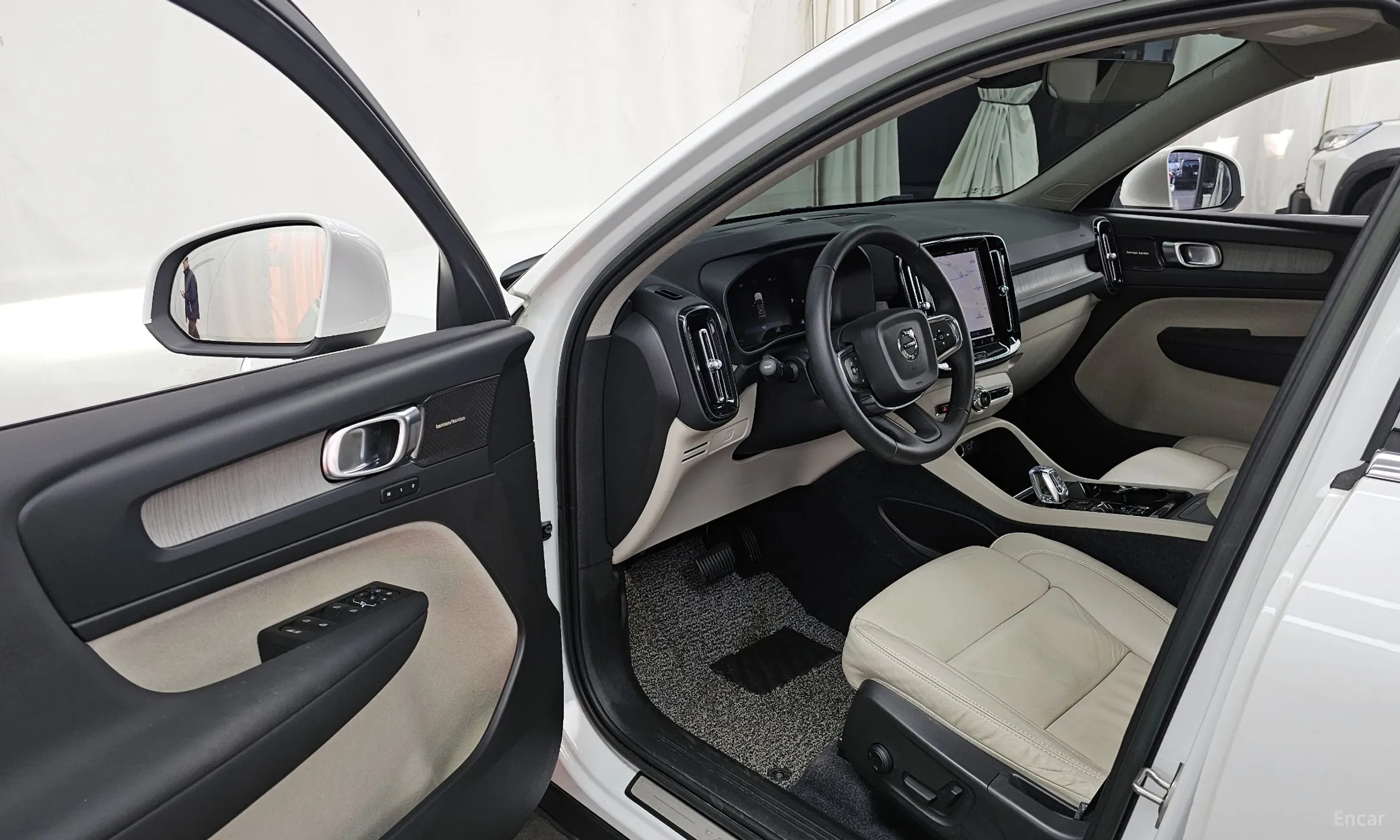 Volvo XC40 превью 10